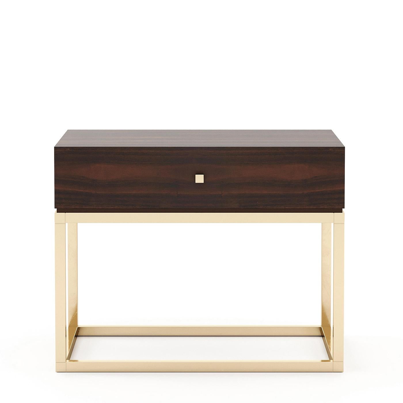 Side table tanka with structure in smocked eucalyptus wood in 
matte finish, with 2 drawers with easy glide system. With base
in polished stainless steel in gold finish.
Also available in ebony matte finish, or grey oak matte finish,
or natural