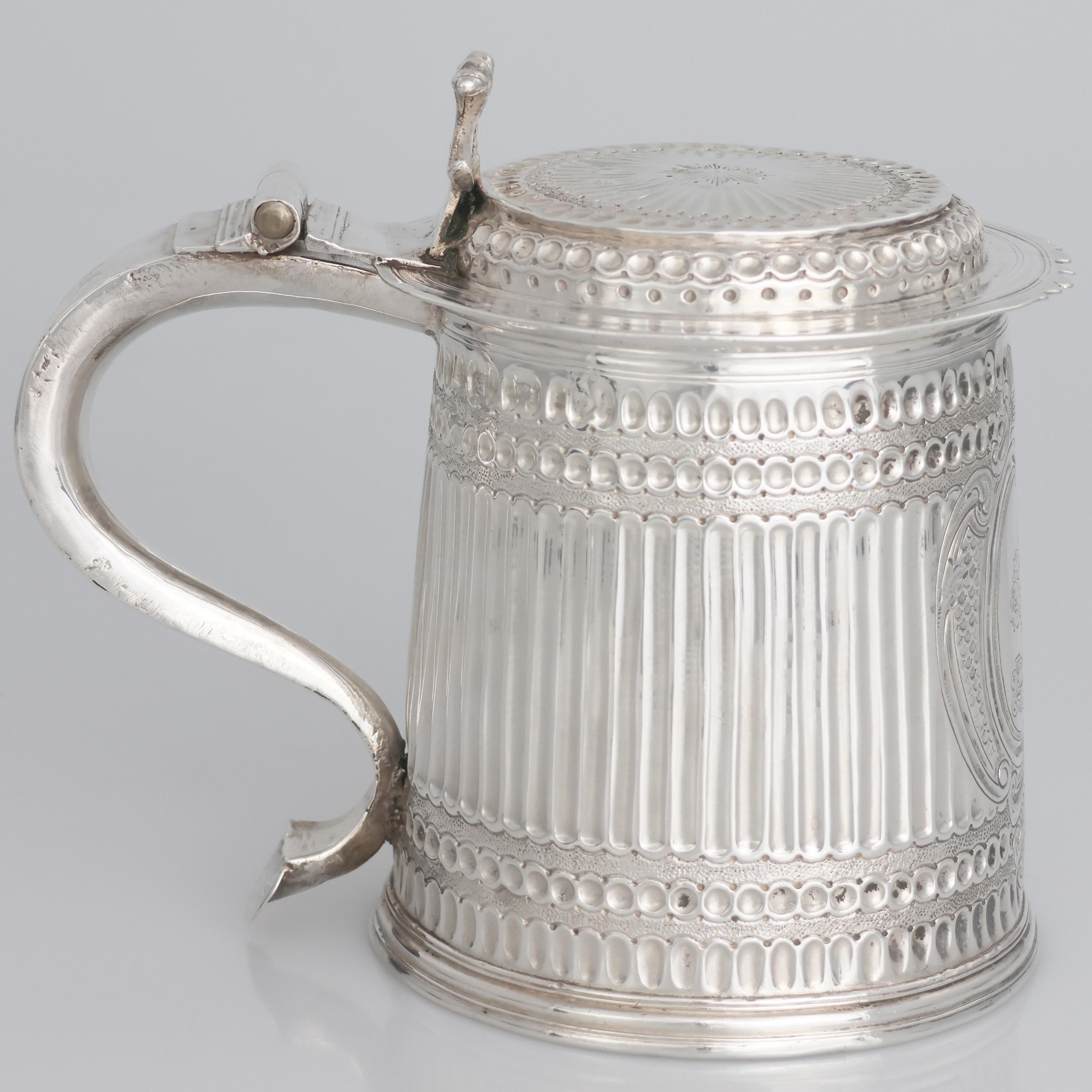 British Tasse en argent Charles II, John Ruslen, Londres, 1680 en vente