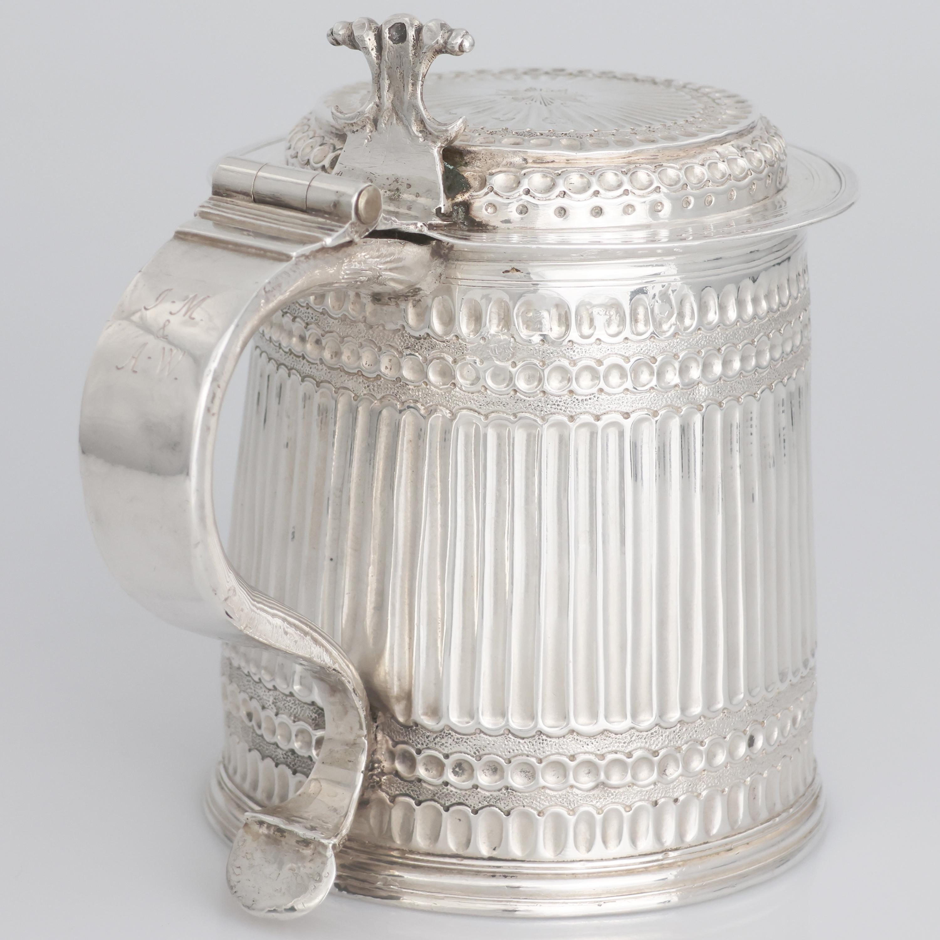 Tasse en argent Charles II, John Ruslen, Londres, 1680 Bon état - En vente à Brescia, IT