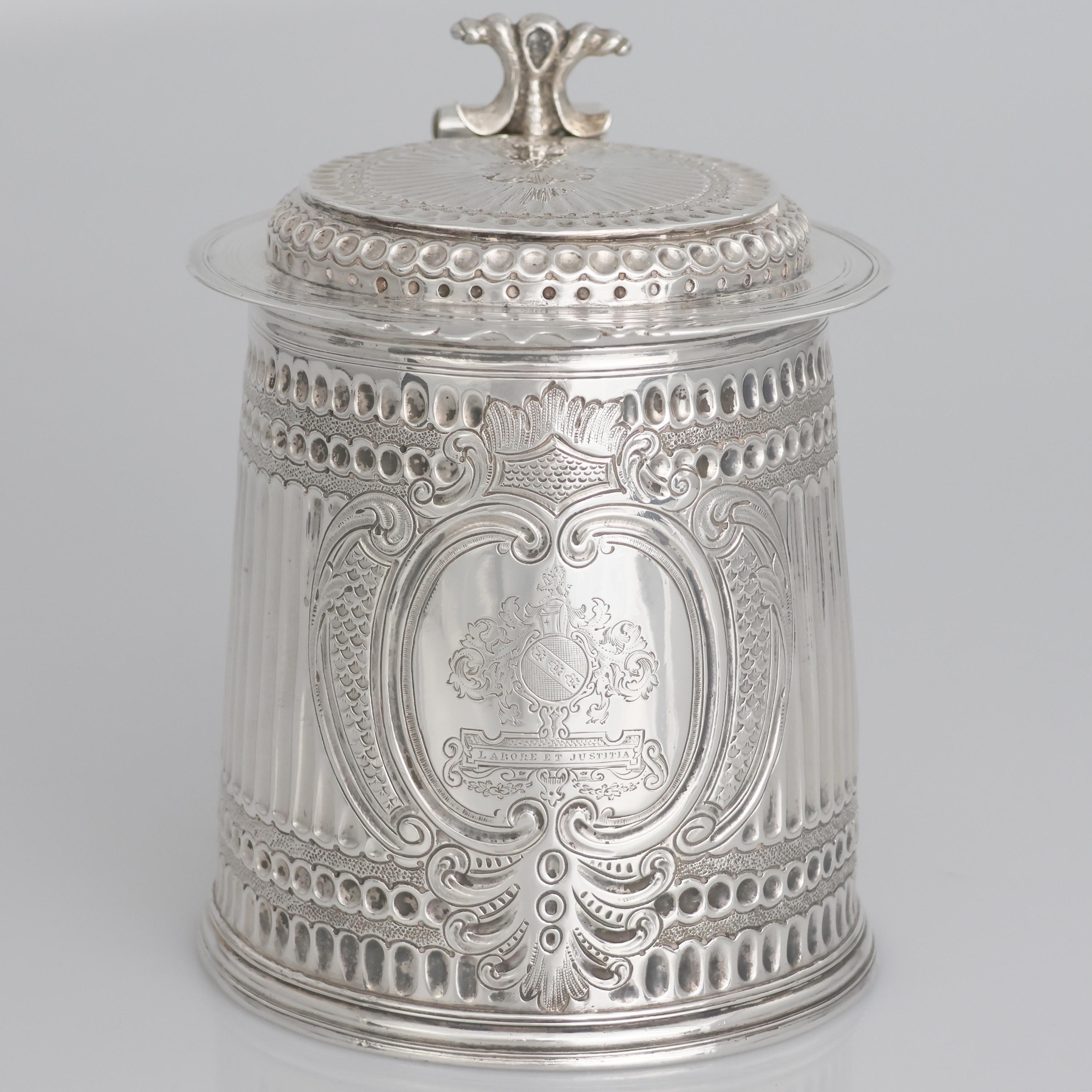 Tasse en argent Charles II, John Ruslen, Londres, 1680 en vente 1