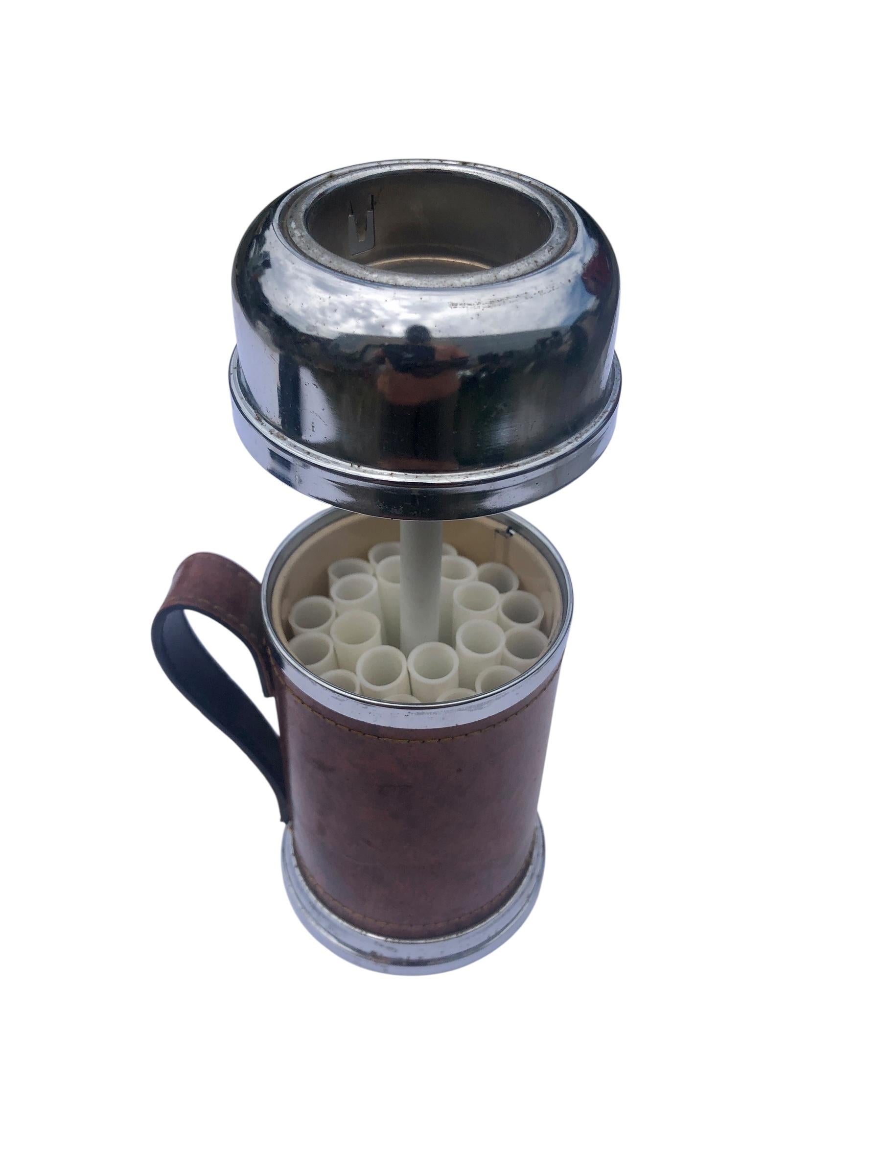 Tankard Portacigarrillos y Encendedor de Piel con Decoración de Cabeza de Caballo en venta 1