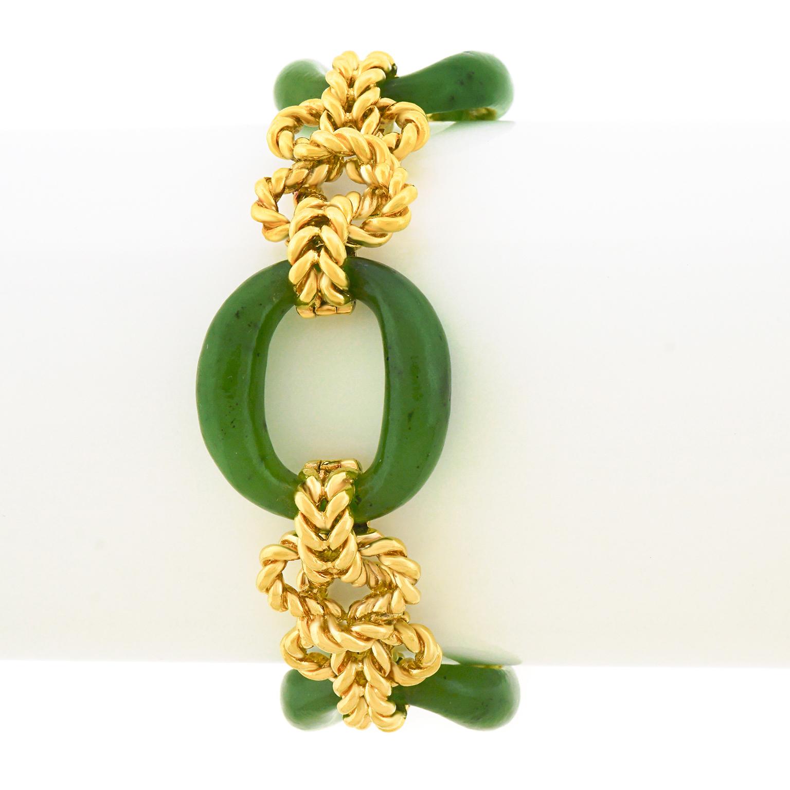 Taille cabochon Tannler of Zurich Bracelet en or et jade des années 60 en vente