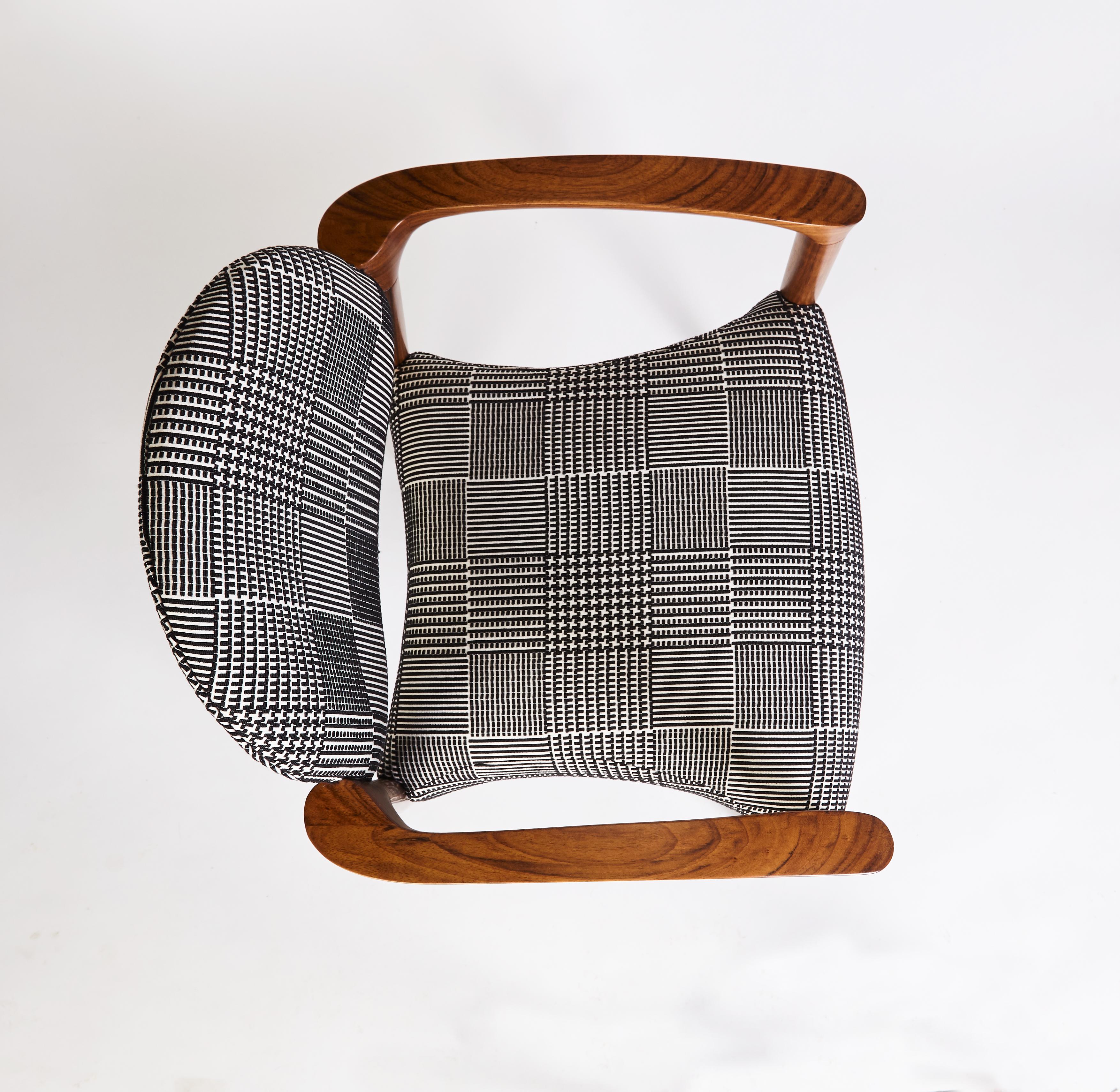 Post-Modern Tanoco Chair by DUISTT  For Sale