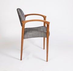 Chaise Tanoco du 21ème siècle, pieds en Wood Wood satiné, assise en tissu spécial