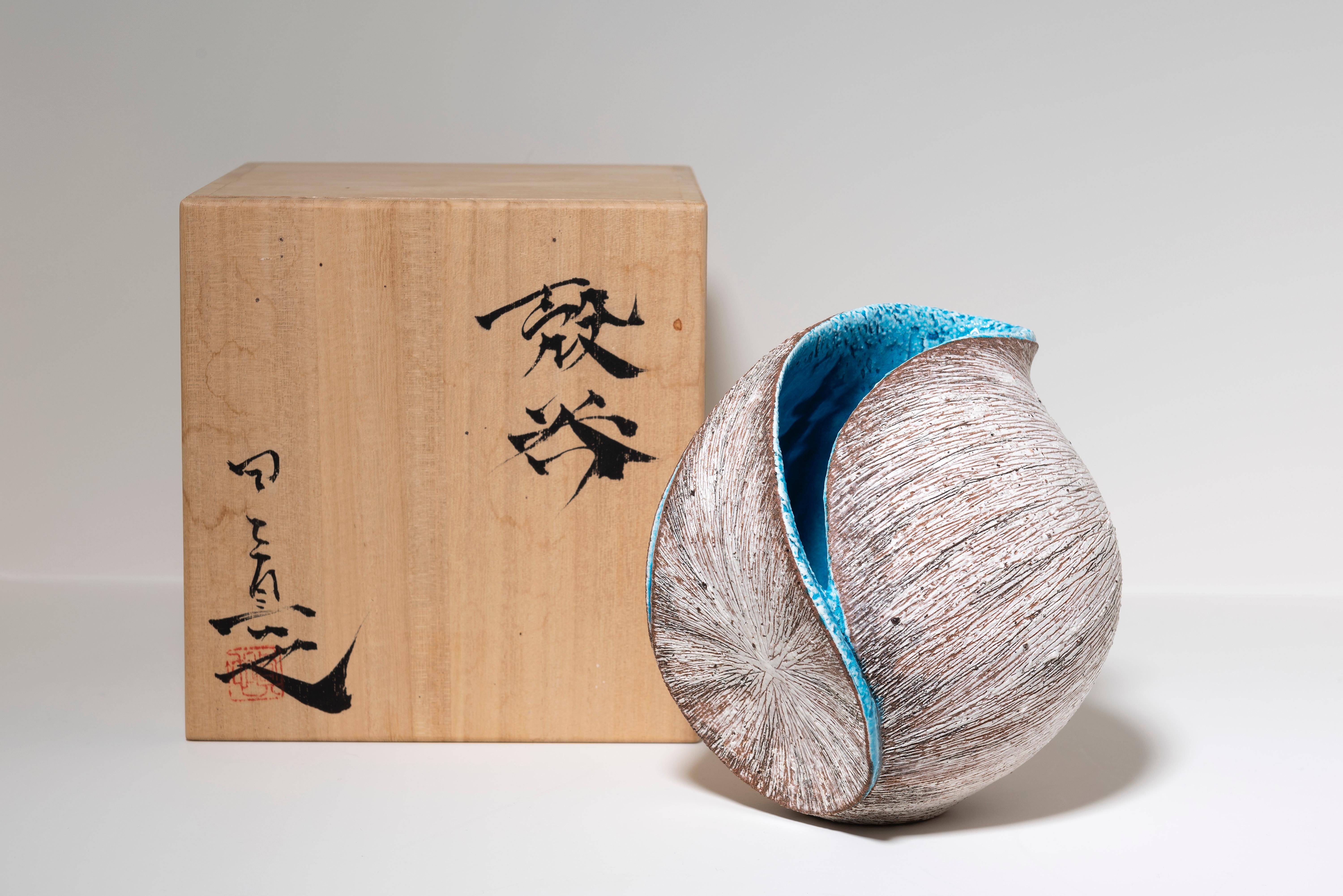 Tanoue Shinya,  is a ceramic artist from Kyoto. His work is already placed in the Museum of Kyoto and the Hyogo Ceramic Art Museum as well as being shown at US museums (Cincinnati, Phoenix, Crocker) as part of the Horvitz Collection of Contemporary