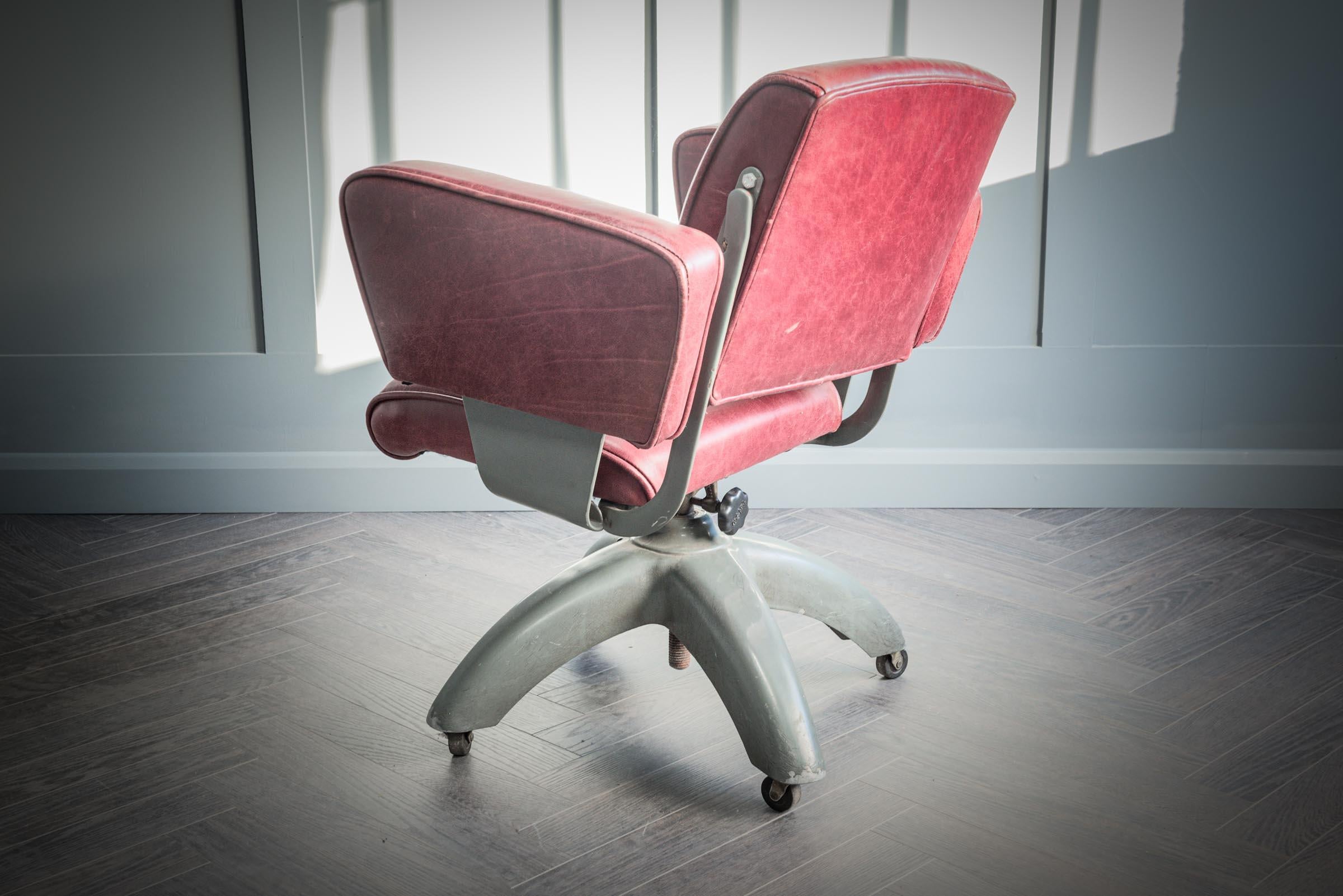 Tansad De Luxe v.26 Red Leather Office Chair In Good Condition For Sale In Alton, GB