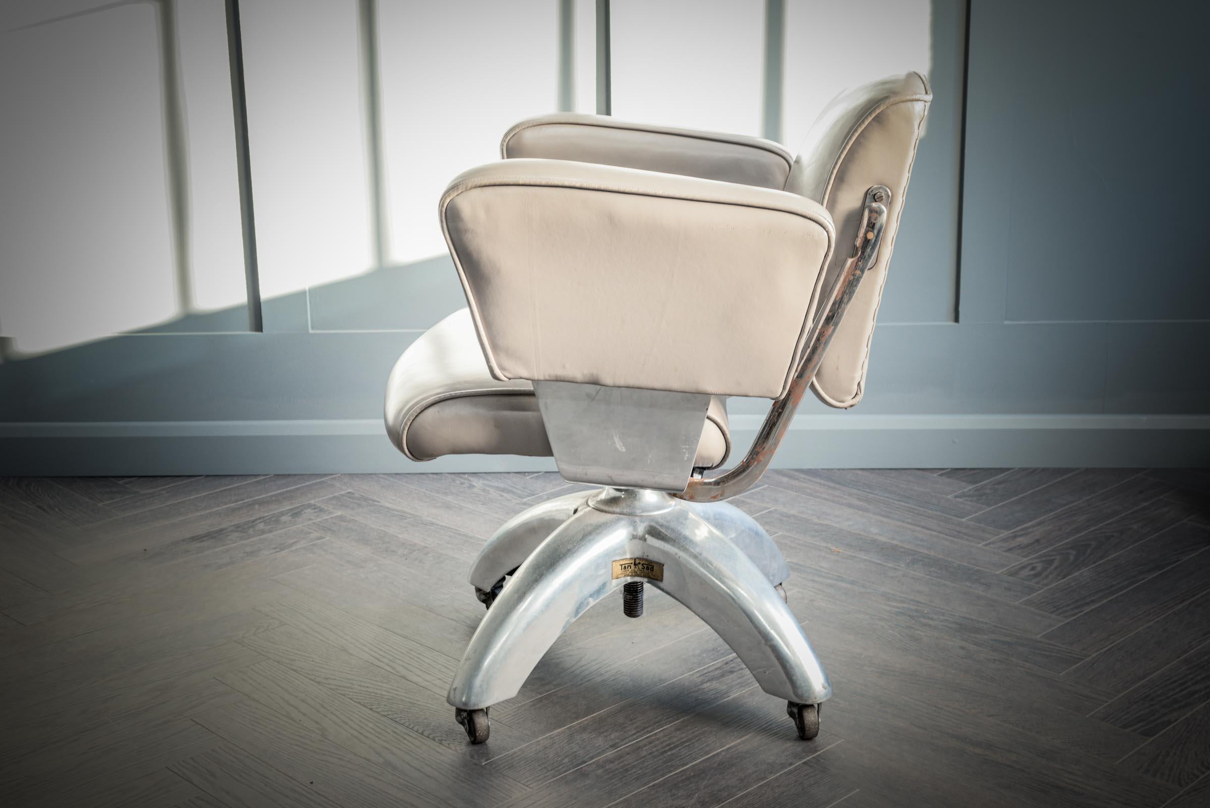 Chaise de bureau Tansad Modèle De Luxe en cuir gris V.26 État moyen - En vente à Alton, GB