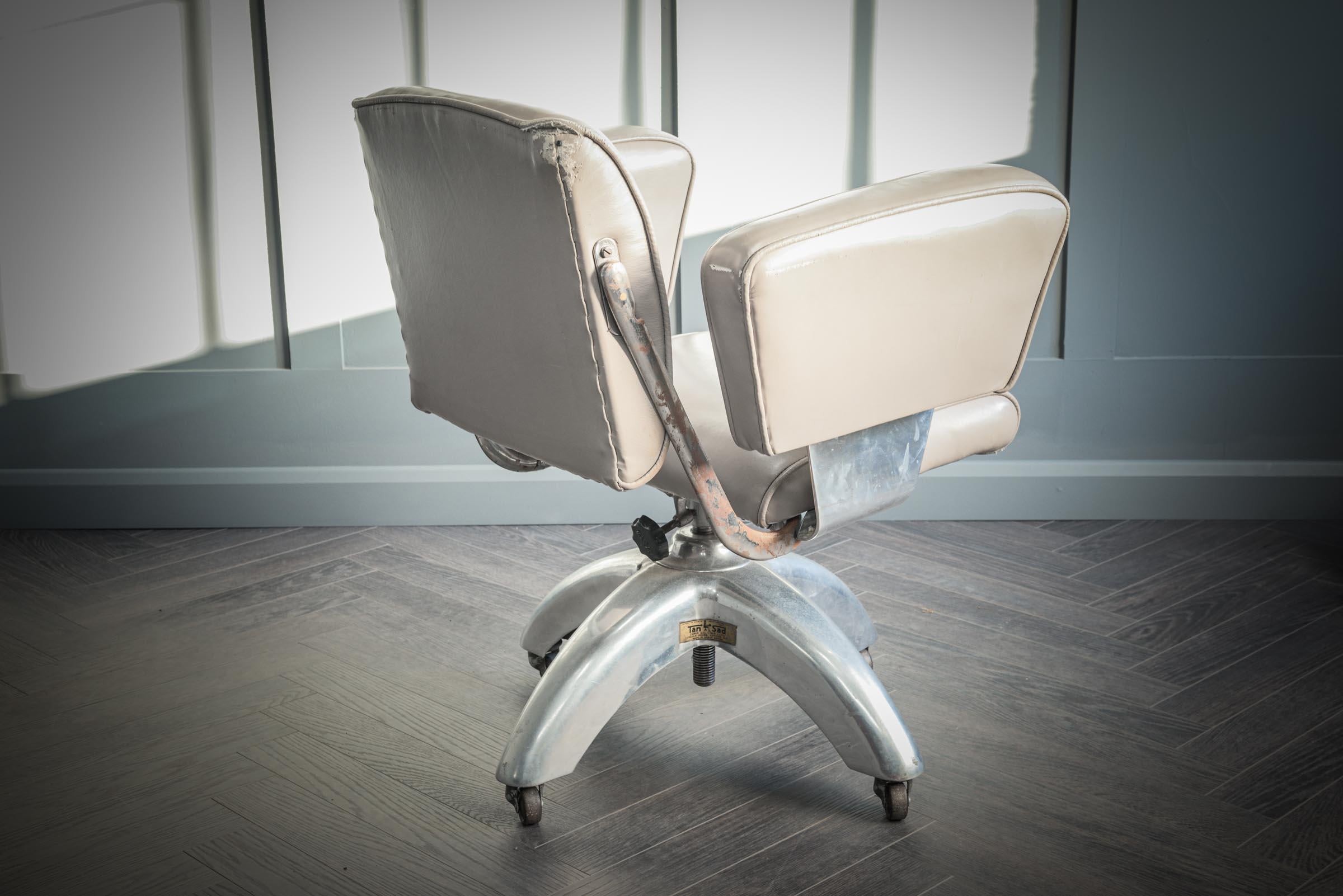Tansad Model De Luxe V.26 Grey Leather Office Chair In Fair Condition For Sale In Alton, GB