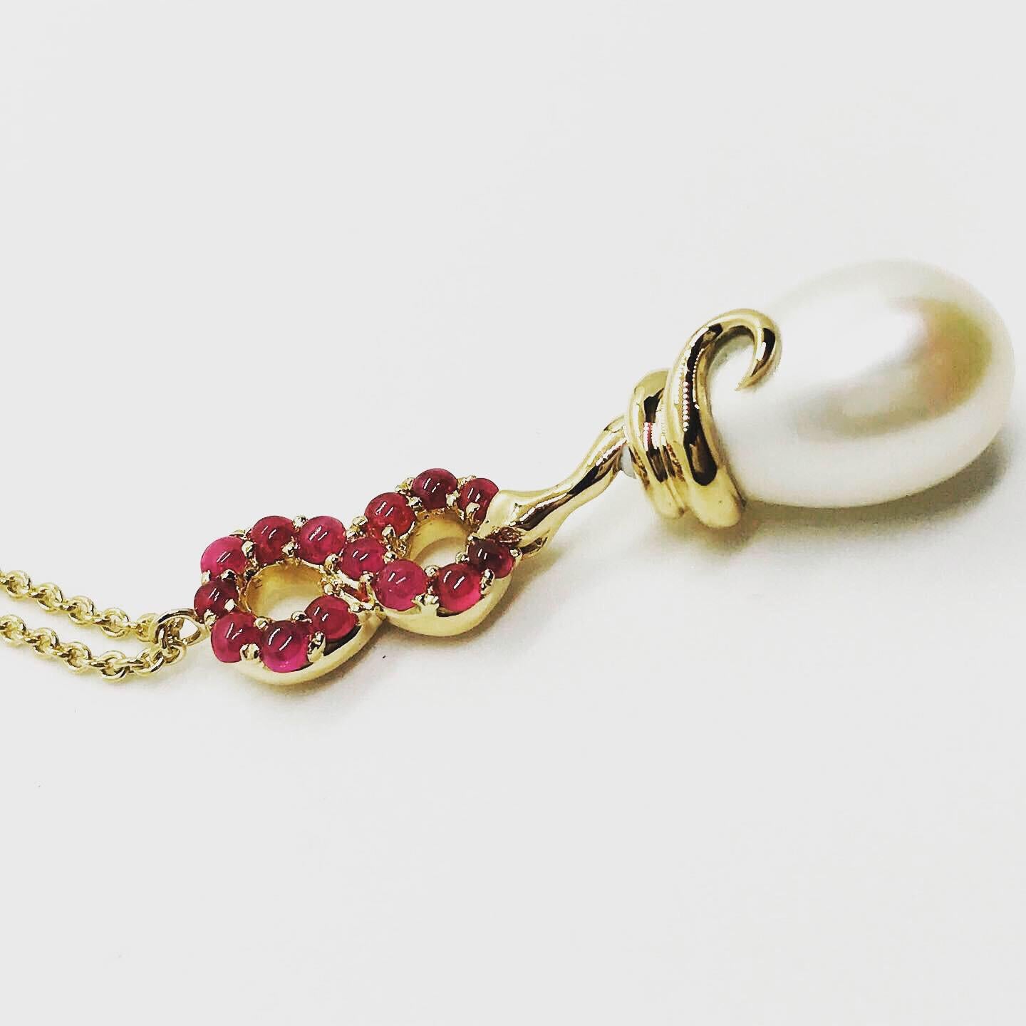 Baroque Tantale, a 18 Karat Rose Gold and Natural Rubies Pendant with Pear-Shaped Pearl For Sale