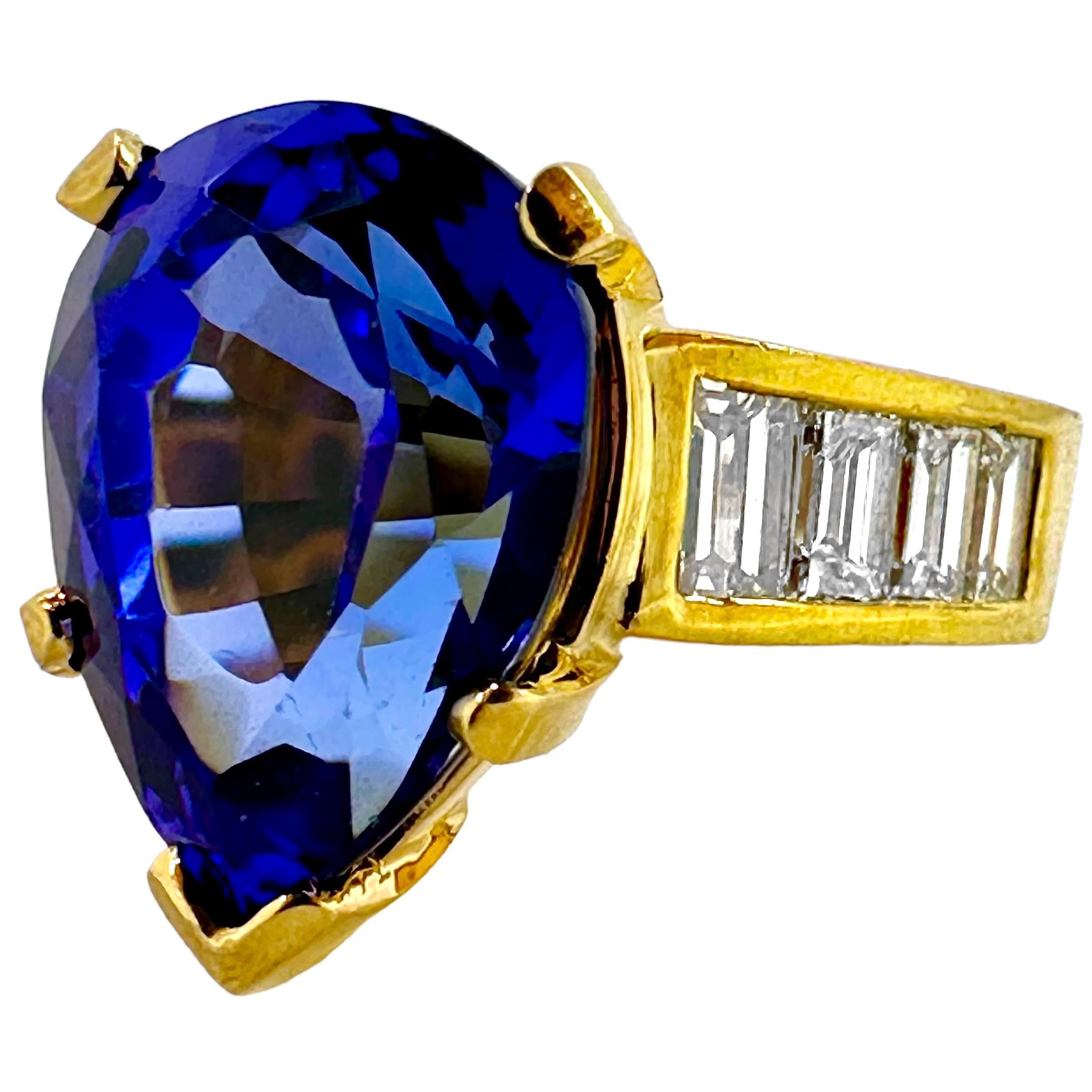 Taille poire Bague tanzanite en forme de poire tanzanite avec diamants baguettes en or jaune 18 carats en vente