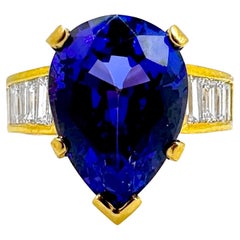 Vintage Tantalizing Pear Shaped Tanzanite Ring with Baguette Diamonds in 18K Yellow Gold
