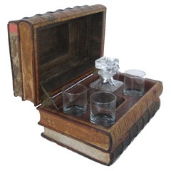 Schachtel mit gestapelten Büchern von Tantalus aus dem 19. Jahrhundert