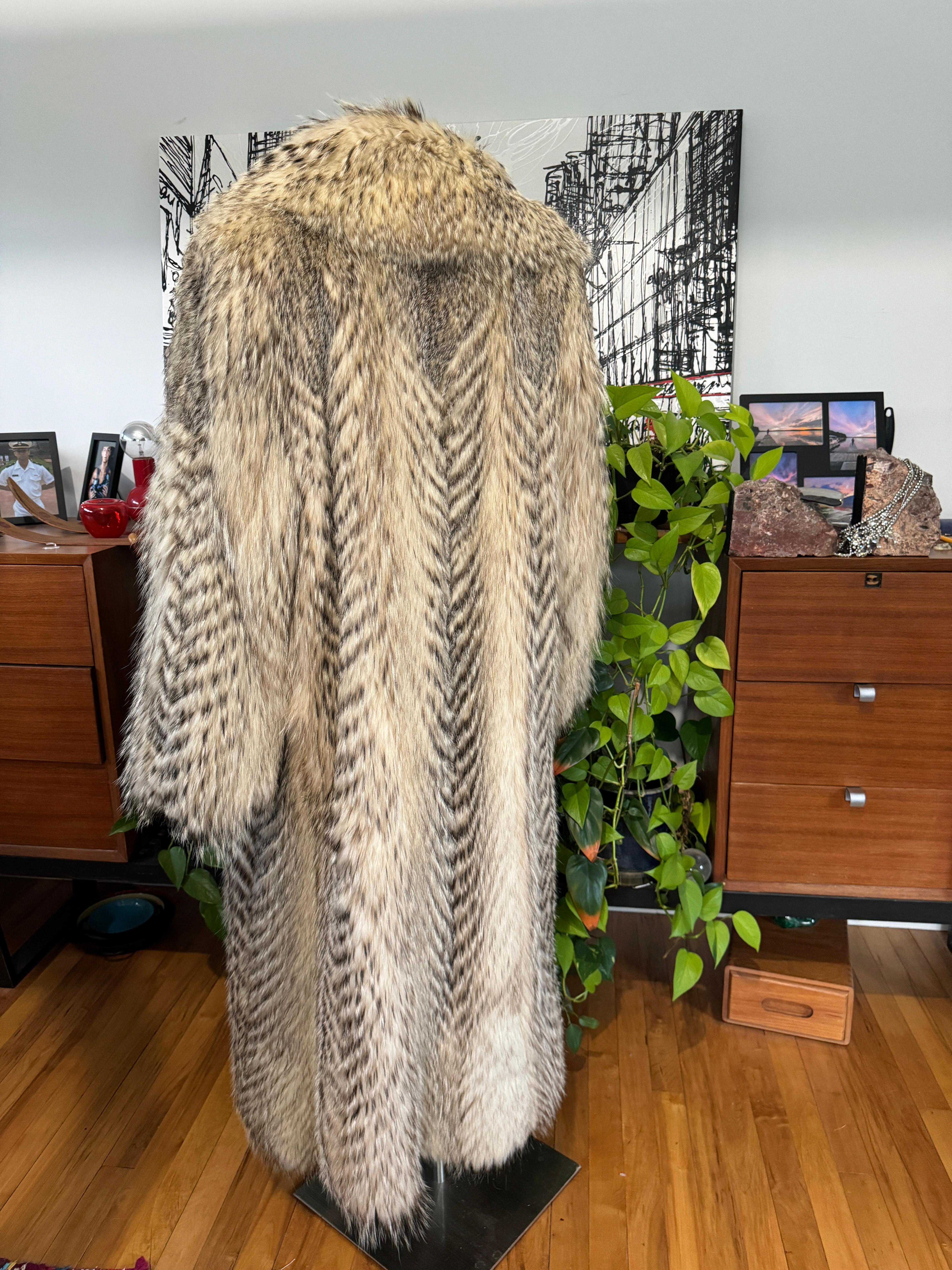 Tanuki Fin Raccoon Fur Full Length Coat In Good Condition For Sale In Wallkill, NY