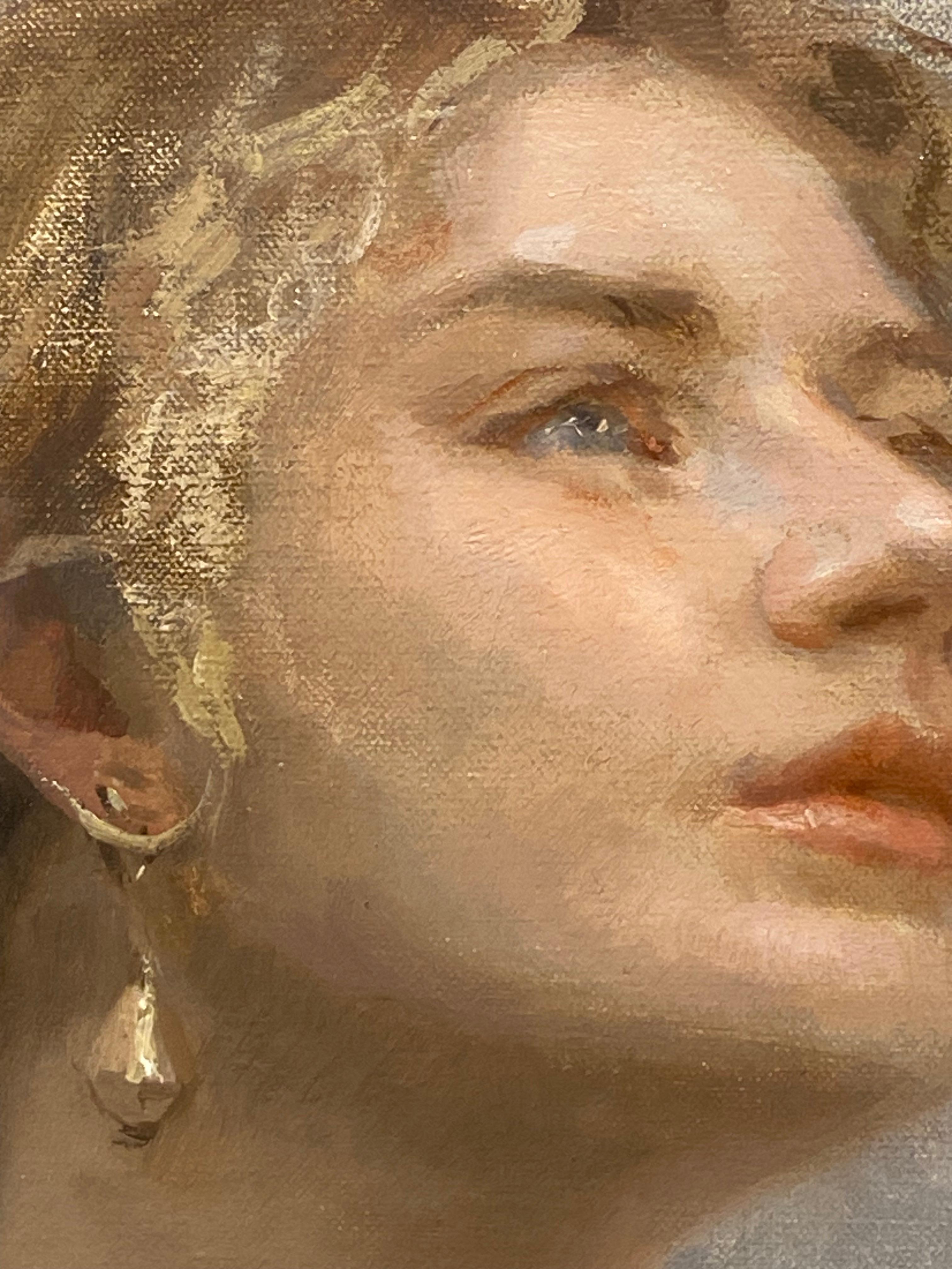 Luna, Ritratto classico contemporaneo del XXI secolo in vendita 1