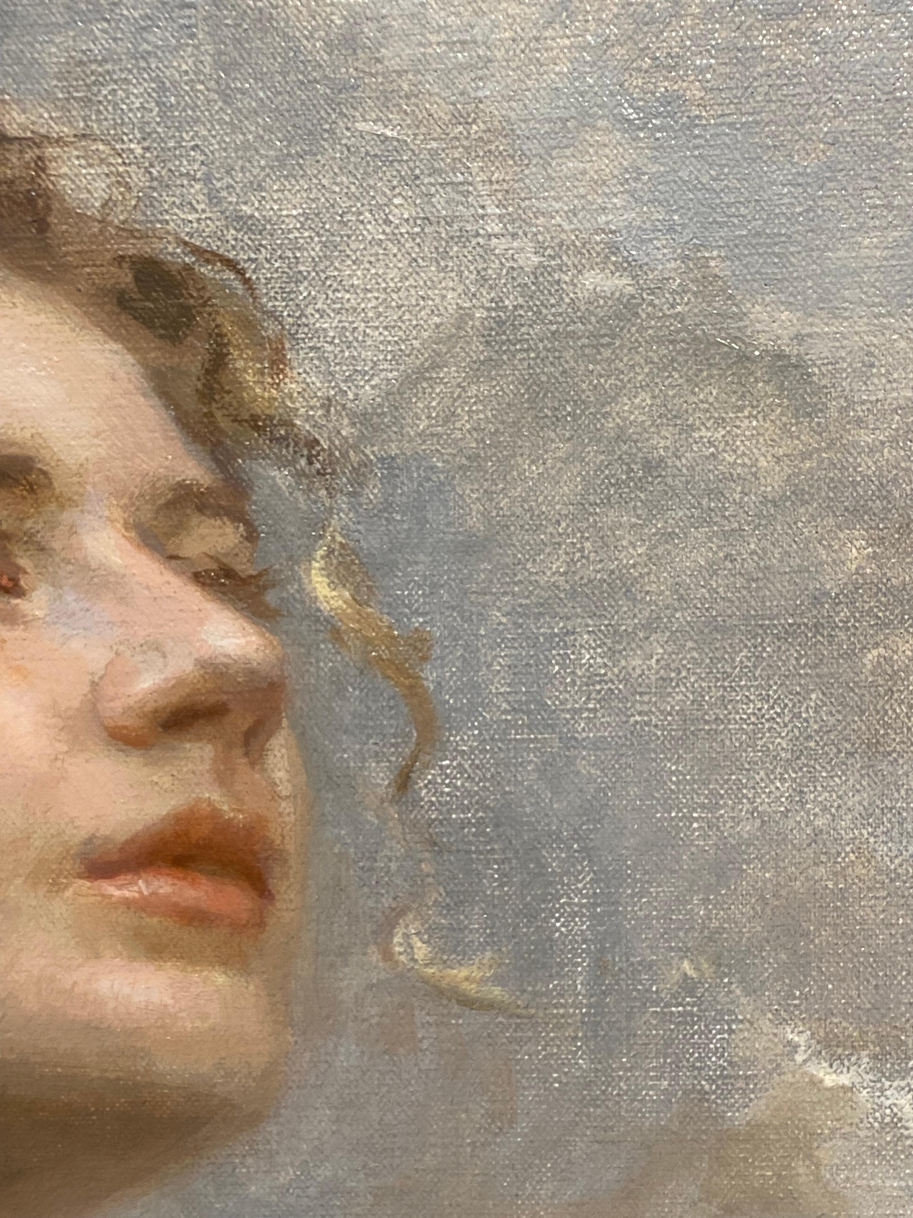 Luna, Ritratto classico contemporaneo del XXI secolo in vendita 3