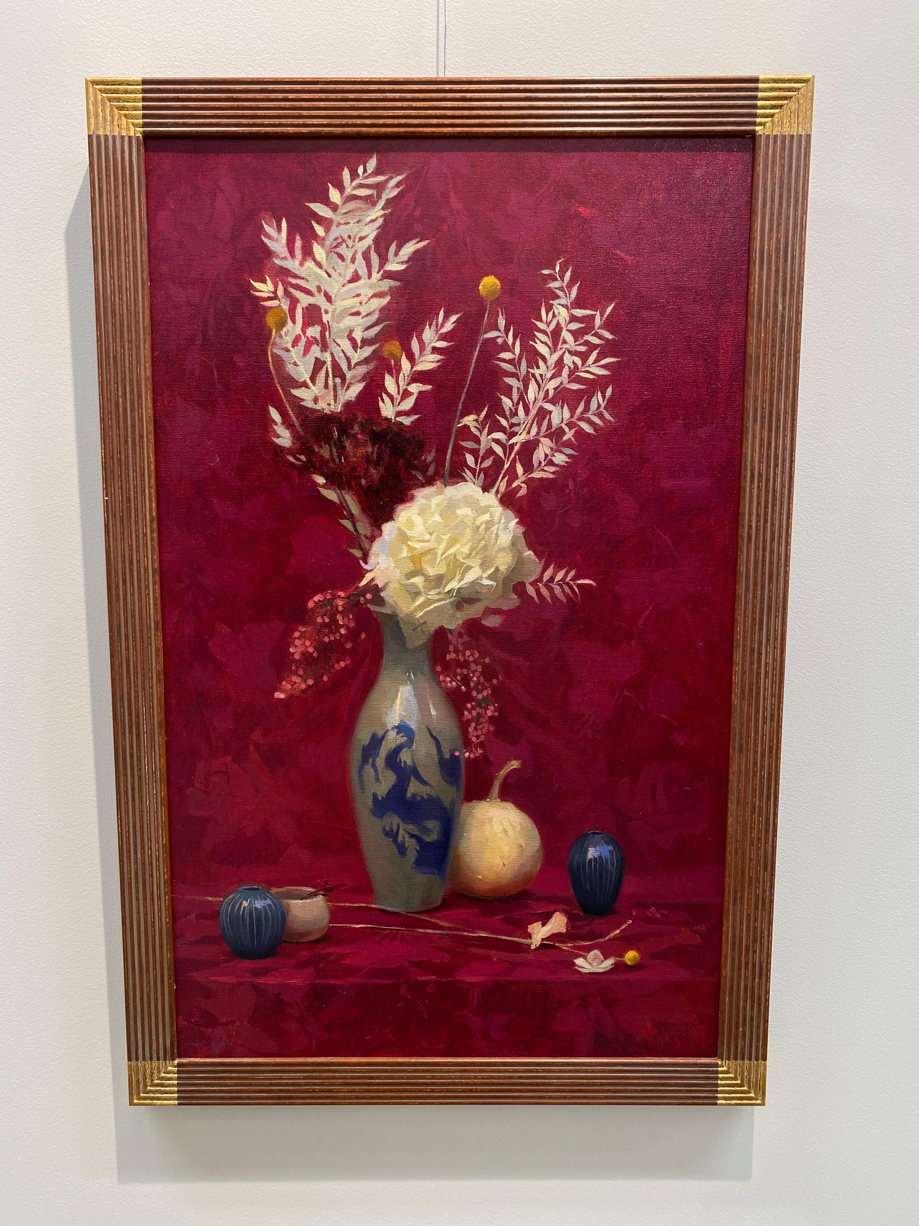 China rosa, seda y azul-Siglo XXI Pintura clásica contemporánea de bodegón - Painting de Tanvi Pathare