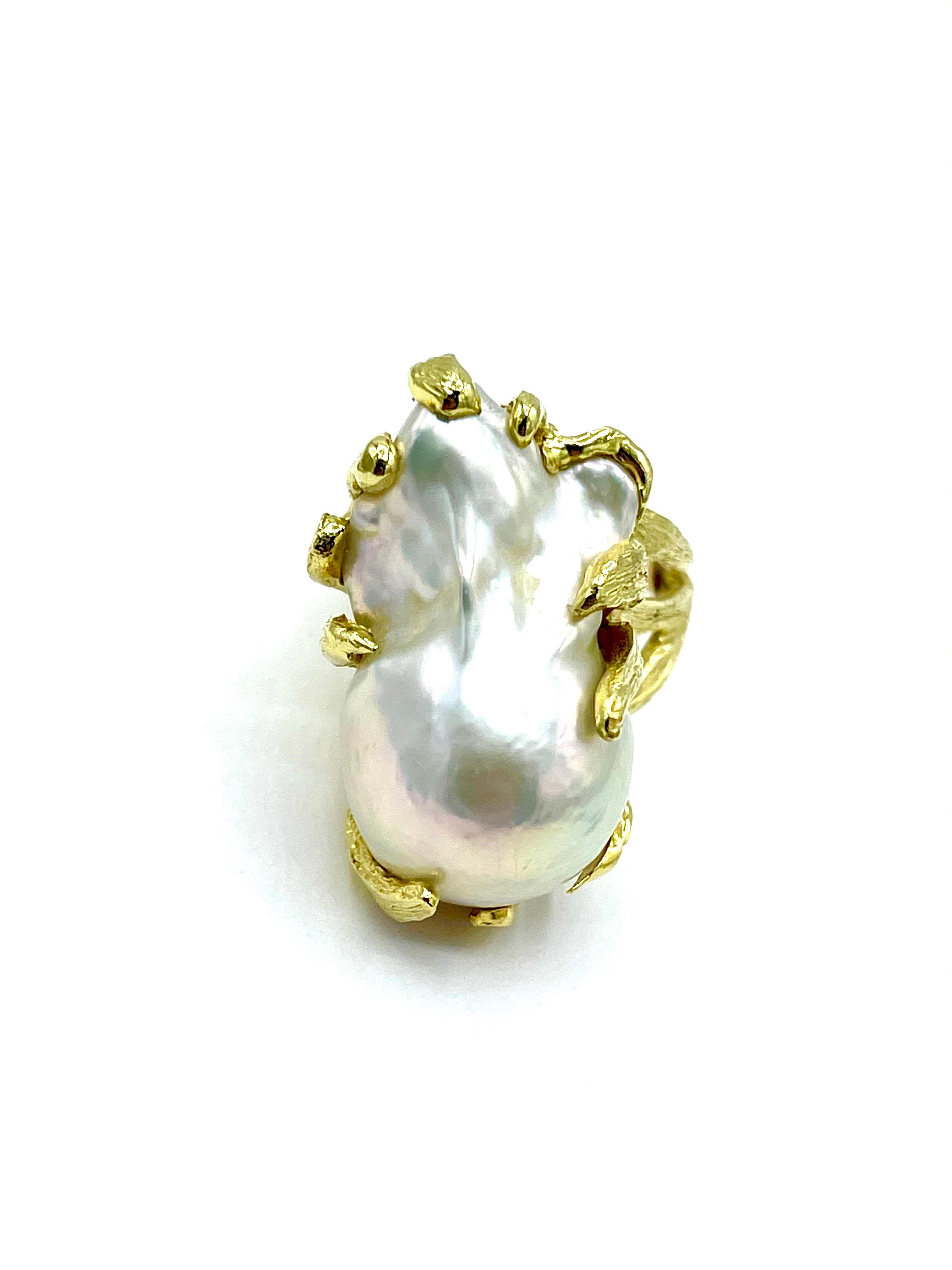 A wonderful Tanya Farah Pearl fashion ring.  The 28.50mm x 15.40mm baroque pearl is set in textured sea grass 18k yellow gold, with a split shank.  The Pearl has tremendous luster and sheen to it.  The ring is currently a size 6.50, and can be sized