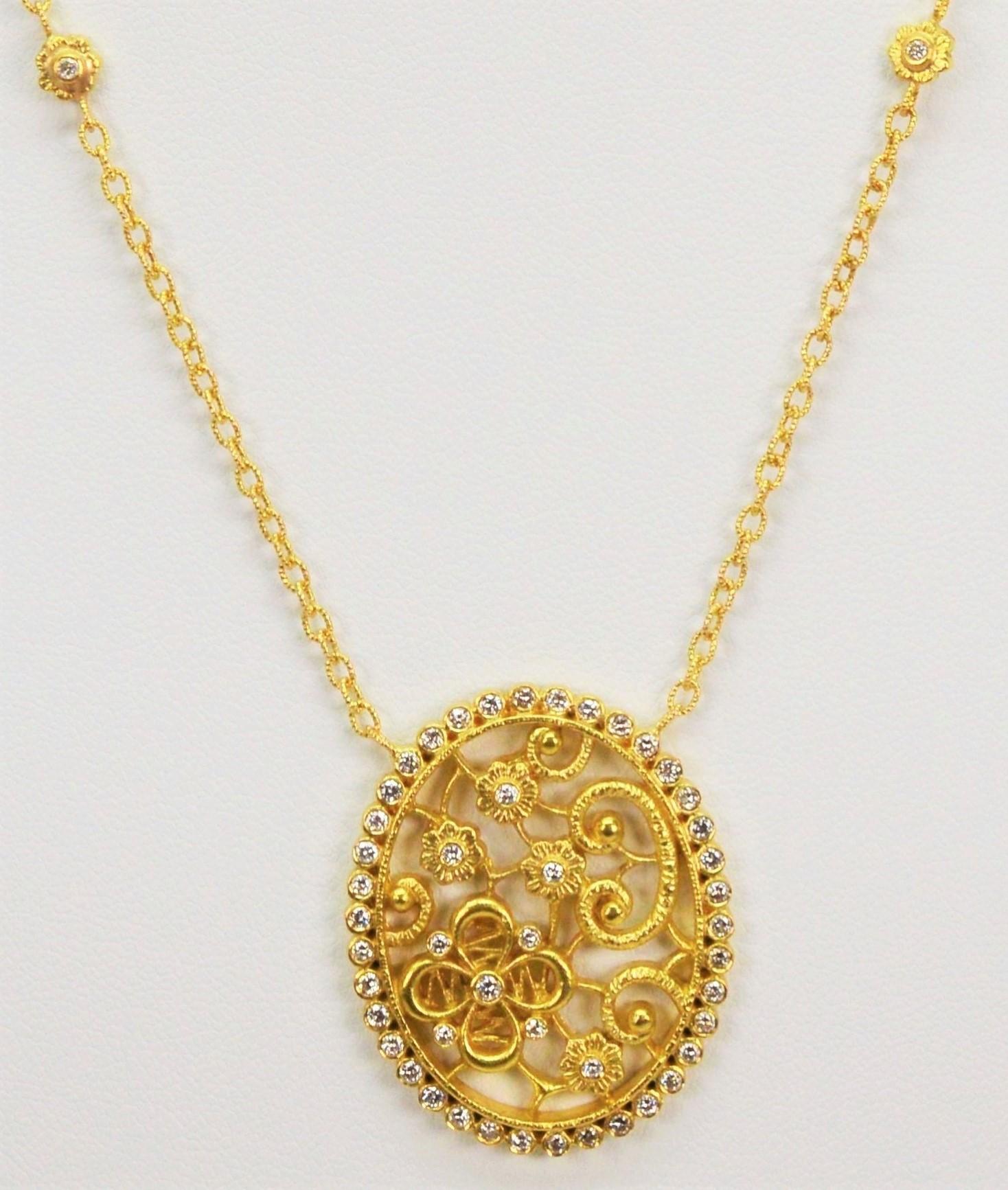 Taglio rotondo Tanya Farah - Collana con ciondolo in oro 18 carati con più diamanti e quattro petali di fiori in vendita