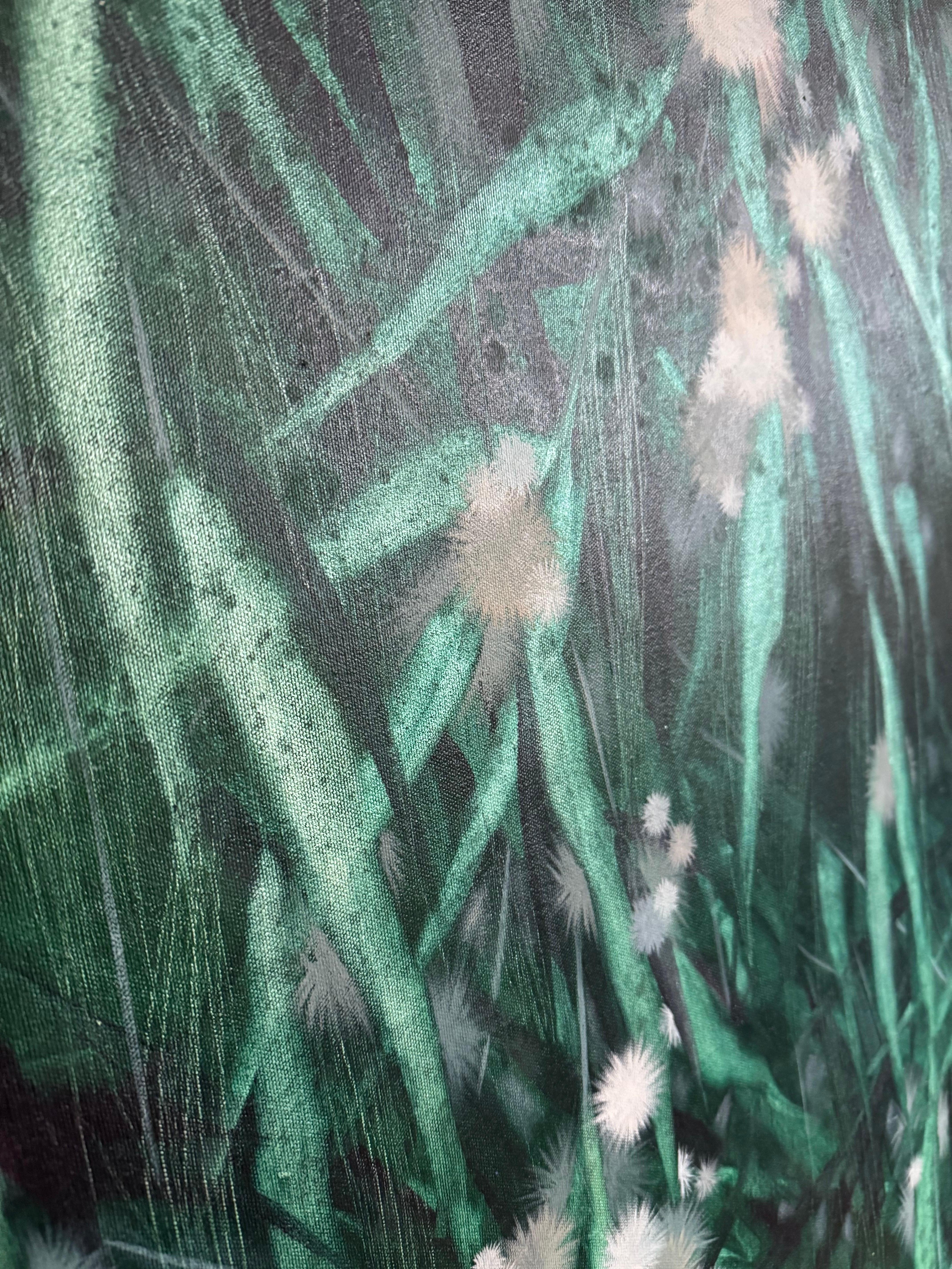 Der Frühling in Cornwall, im Westen des Vereinigten Königreichs, hat mich zu dieser Arbeit inspiriert. Ich war erstaunt über die reiche Vielfalt an Pflanzen und Blumen. Aber ich wollte etwas Zartes und Schwereloses vor einem Hintergrund von