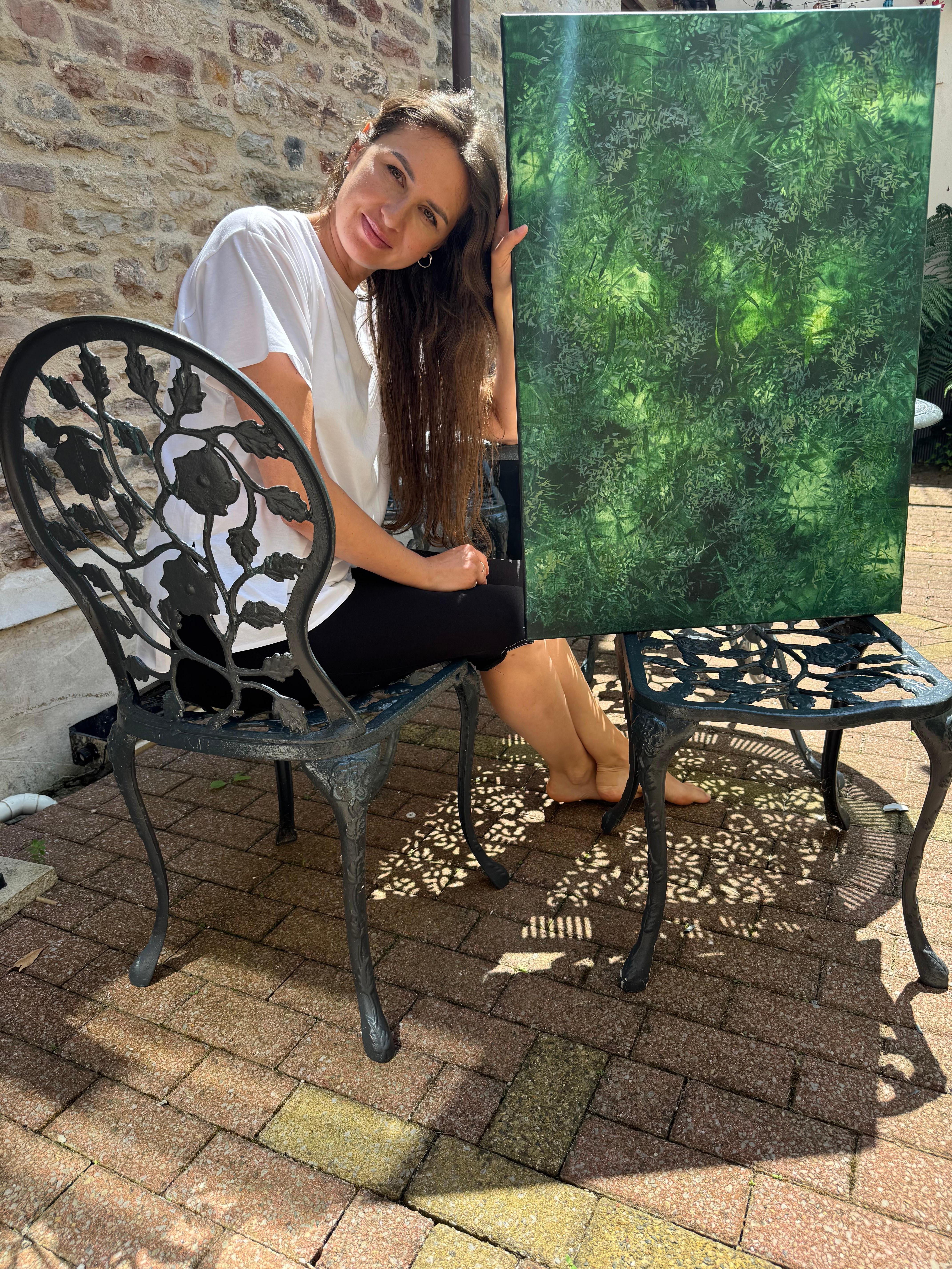 En tant qu'artiste, mon travail est profondément inspiré par la Nature, en particulier par l'herbe vibrante et luxuriante que l'on trouve souvent dans les paysages naturels. La couleur verte, associée à la croissance, au renouveau et à la