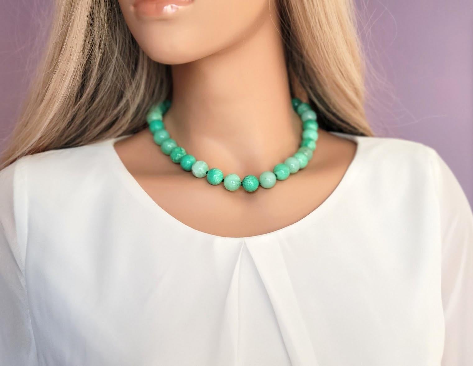 The length of the necklace is 18 inches ( 45.7 cm). The size of the smooth, high-quality round beads is 13 - 14 mm.
The color of this stone is apple-green.
Authentic, natural color. No thermal or other mechanical treatments were used.
The necklace
