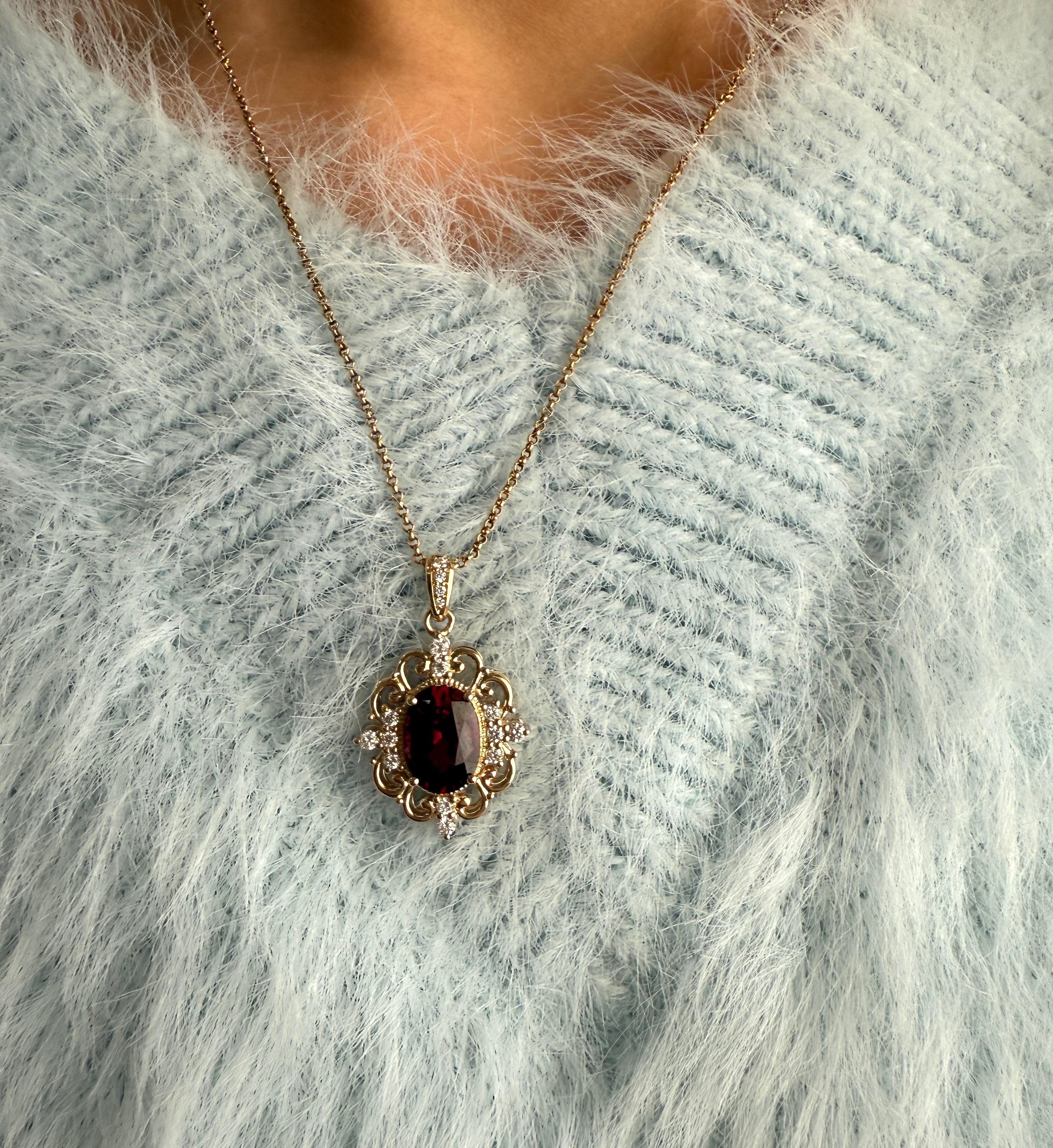 Pendentif grenat tanzanien avec diamants en or jaune style vintage Unisexe en vente