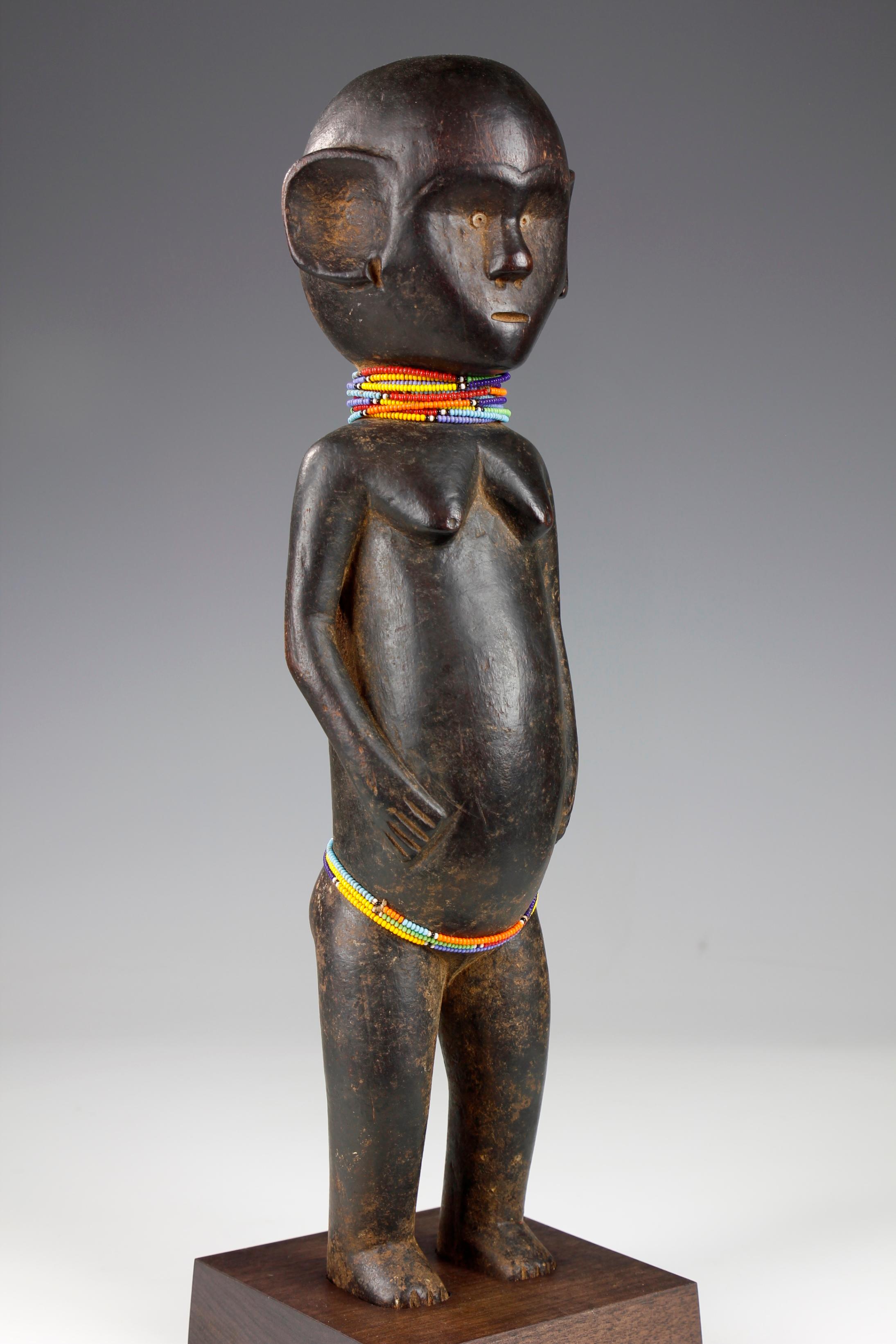 Tribal Mid-Twentieth Century Tanzanian Maternity Figure For Sale
