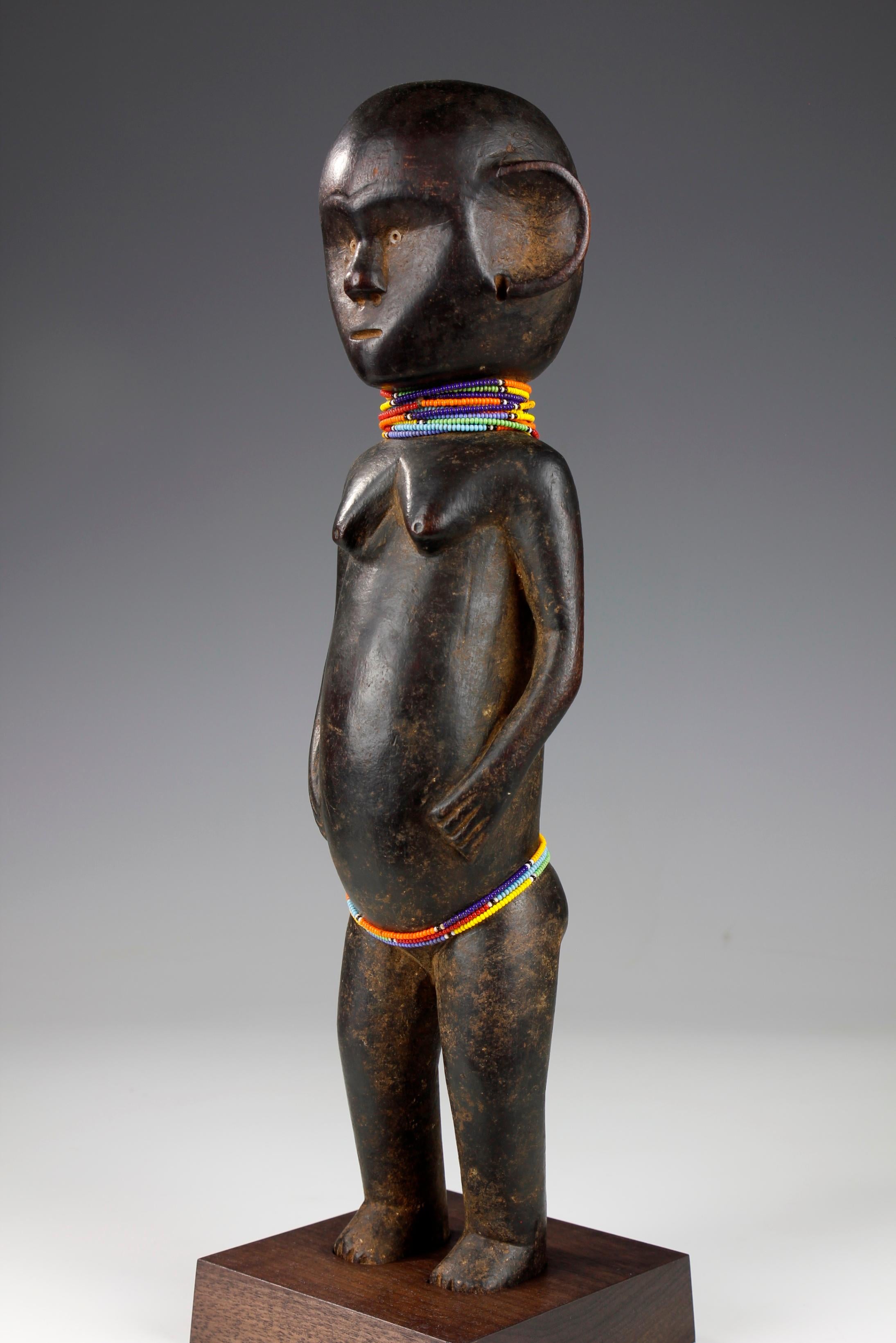 Carved Mid-Twentieth Century Tanzanian Maternity Figure For Sale