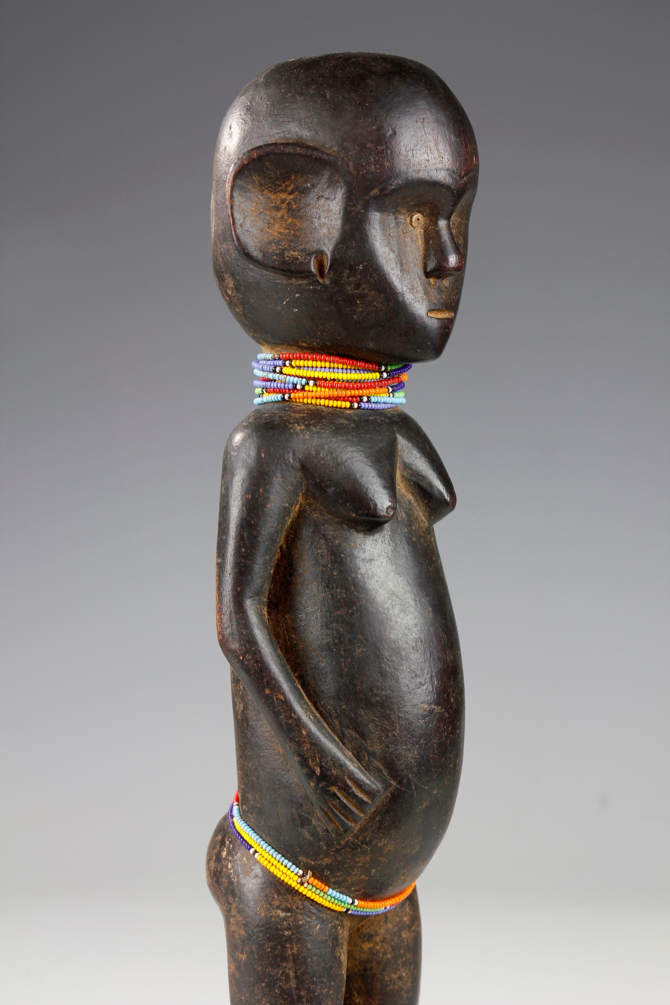 Hardwood Mid-Twentieth Century Tanzanian Maternity Figure For Sale