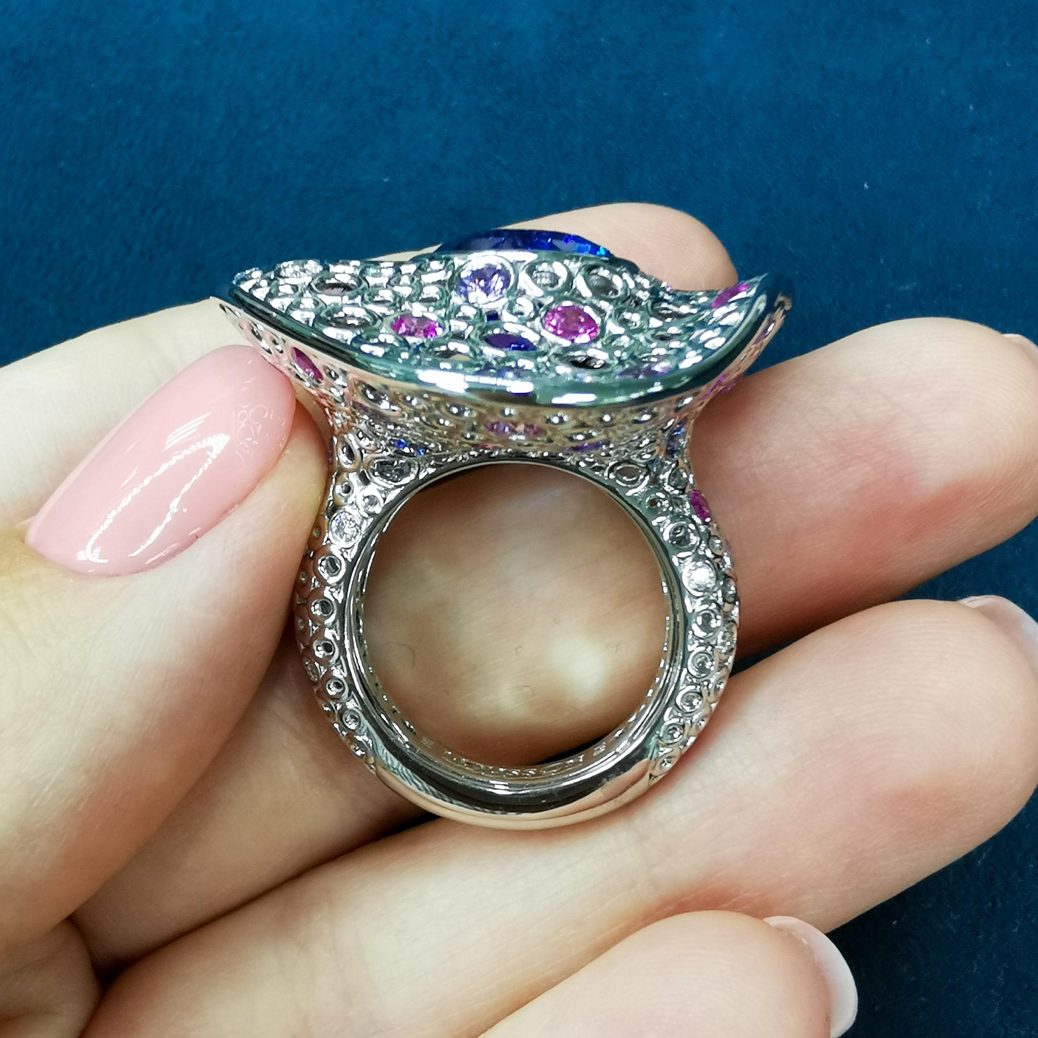 Tanzanite 12.42 Carat Diamonds Sapphires 18 Karat White Gold Bubbles Ring In New Condition For Sale In Bangkok, TH