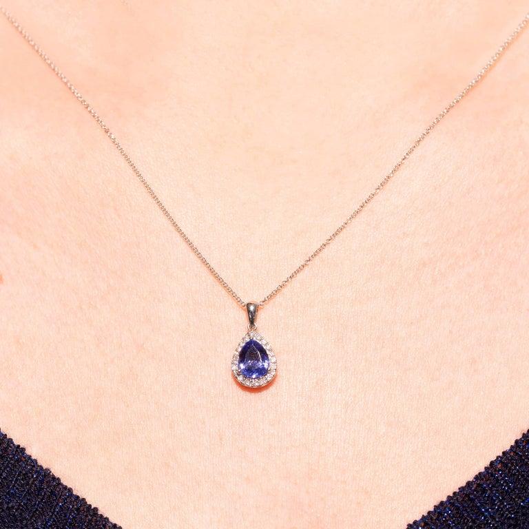 Tanzanite 1.26CT Pear Shape Diamond 0.35CT Halo Pave Set 18KT Gold Chain Pendentif en vente 4