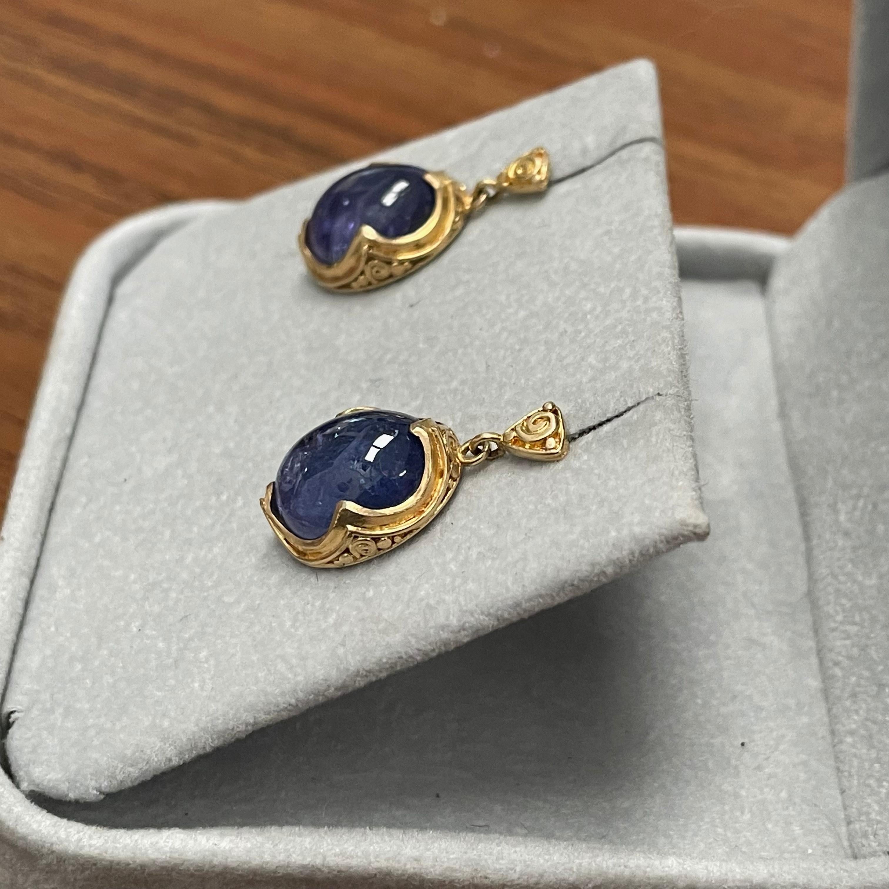 Tanzanite 13.4 Carat Cabochon 18K Gold Post Earrings In New Condition For Sale In Soquel, CA
