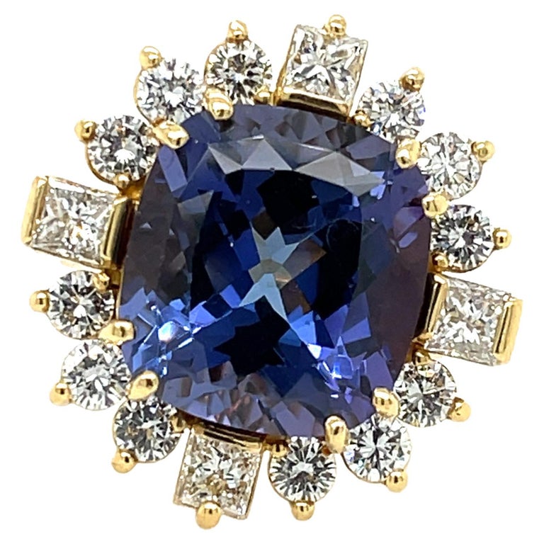 Tanzanite '16.20ct' and Diamond Ring 18K Yellow Gold For Sale at 1stDibs
