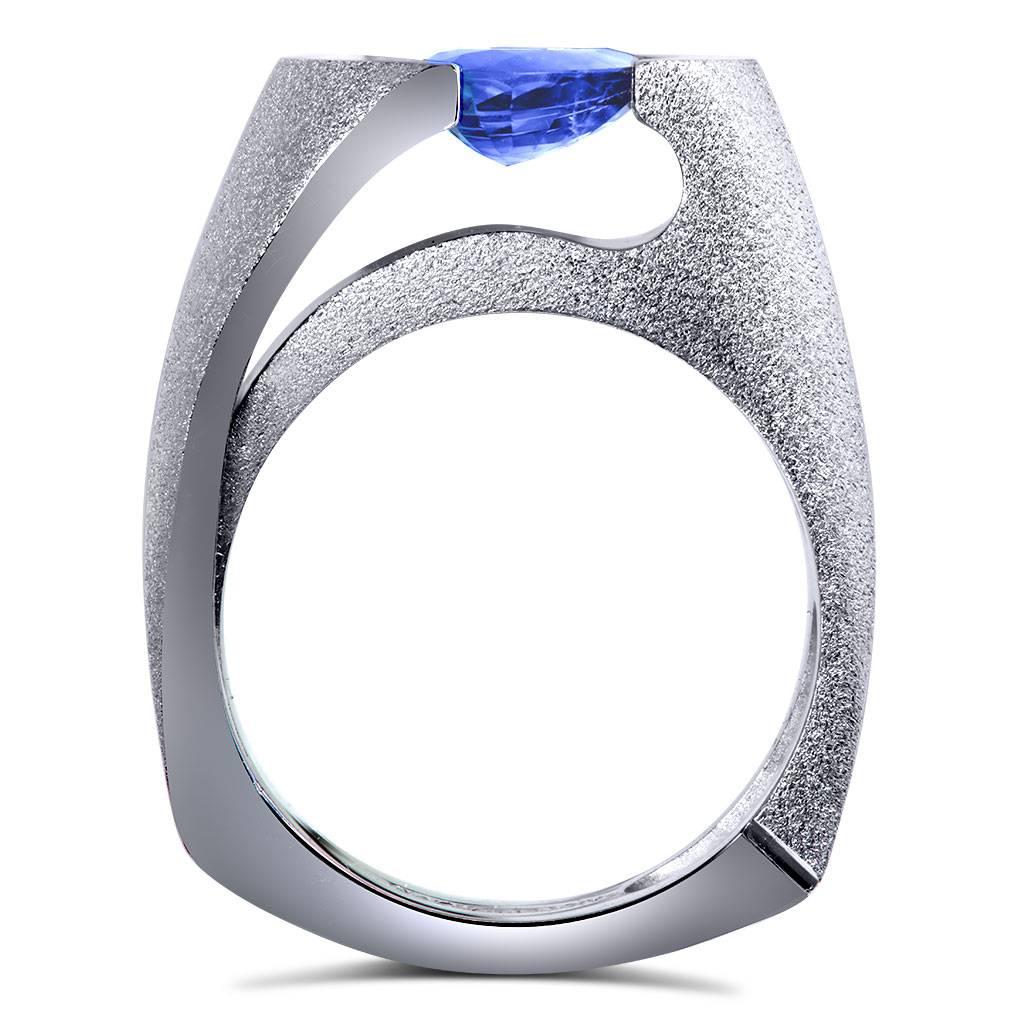 Contemporaneo Anello Cocktail di fidanzamento in oro 18 carati con tanzanite, unico nel suo genere e realizzato a NYC in vendita
