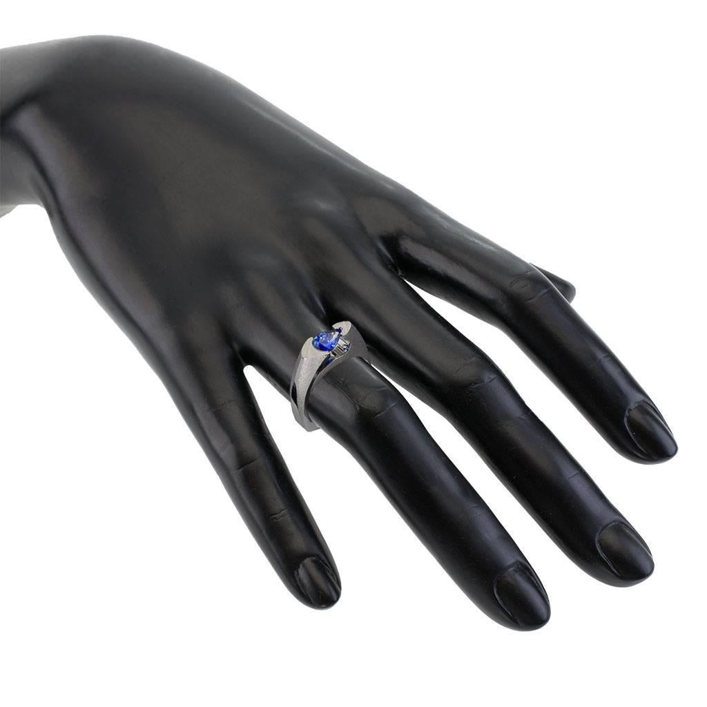 Anello Cocktail di fidanzamento in oro 18 carati con tanzanite, unico nel suo genere e realizzato a NYC in vendita 2