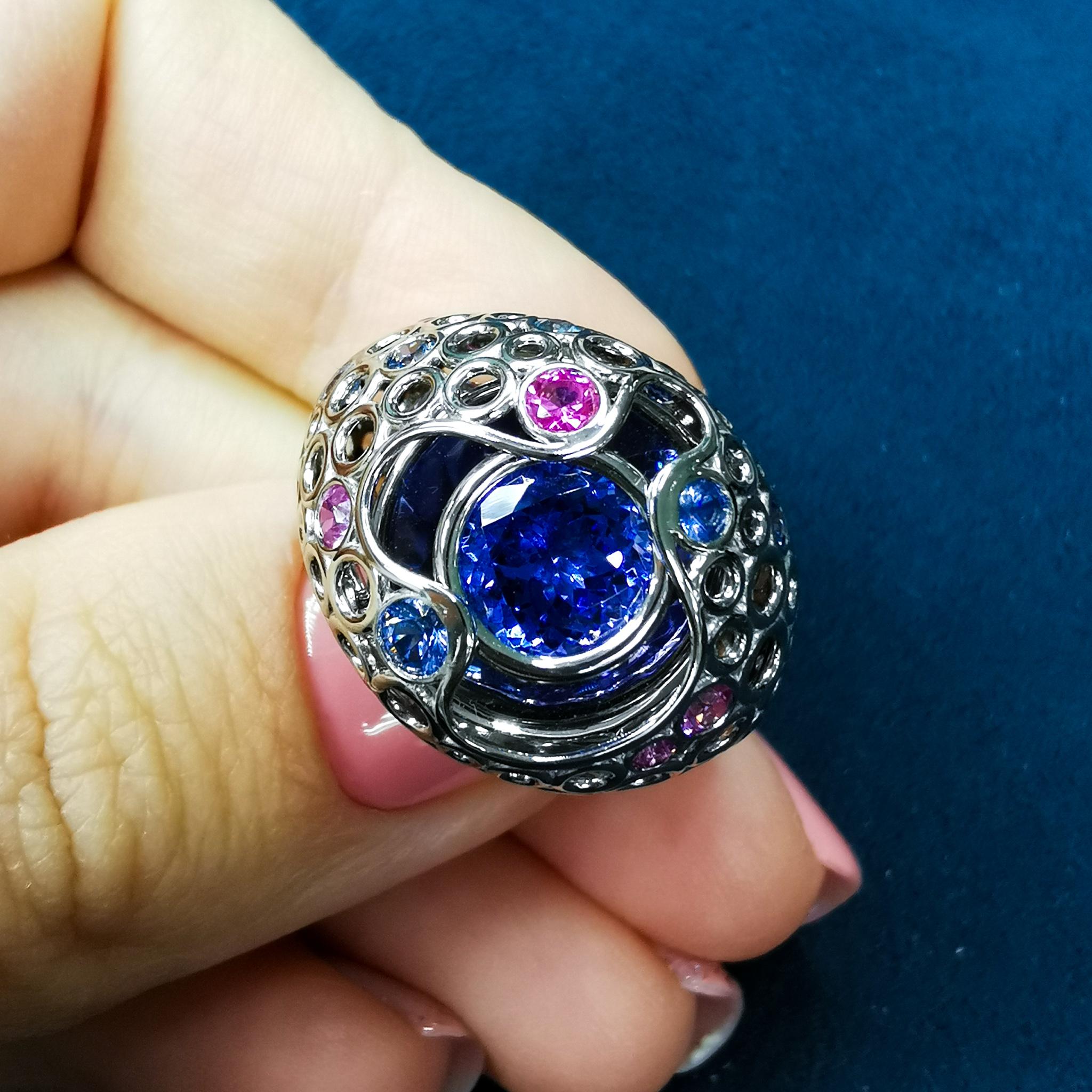 Contemporary Tanzanite 2.29 Carat Pink Blue Sapphires 18 Karat White Gold Bubble Ring For Sale