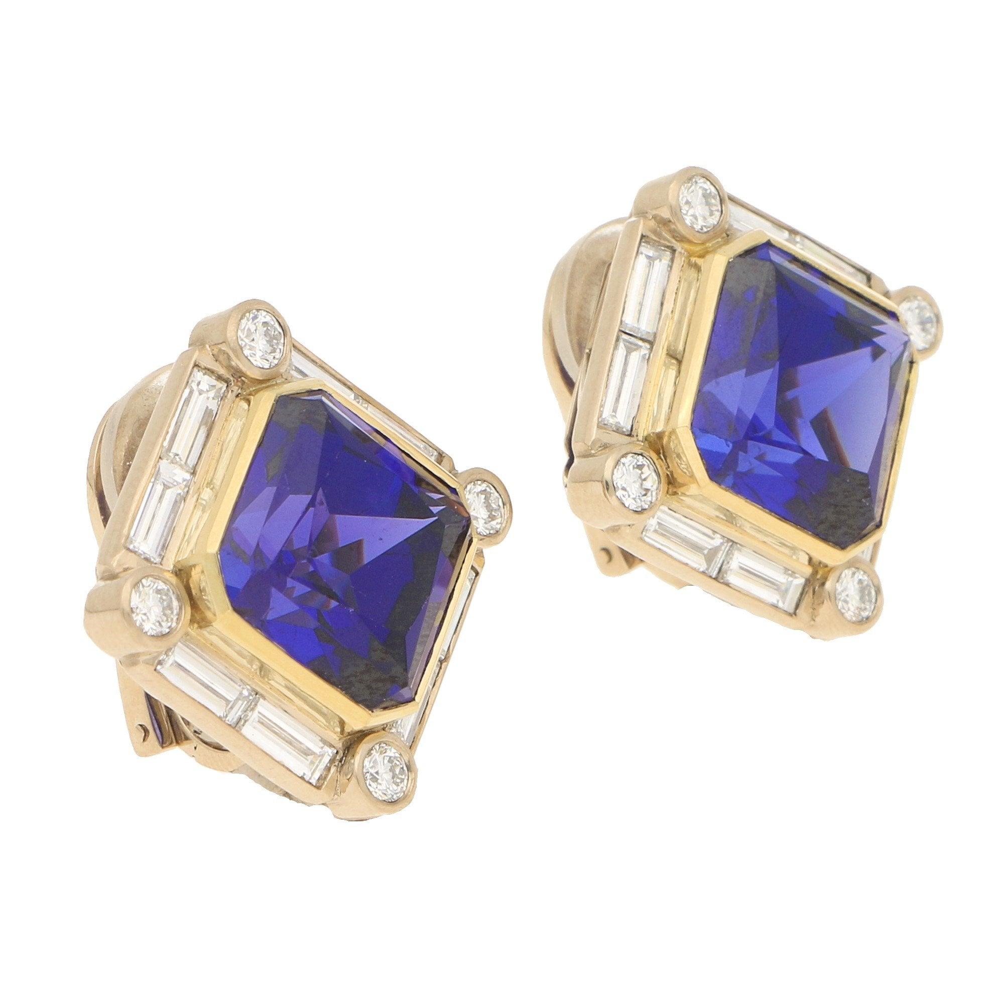 Art Deco Style Tanzanite and Diamond Clip On Earrings in 18k Gold In Good Condition For Sale In London, GB
