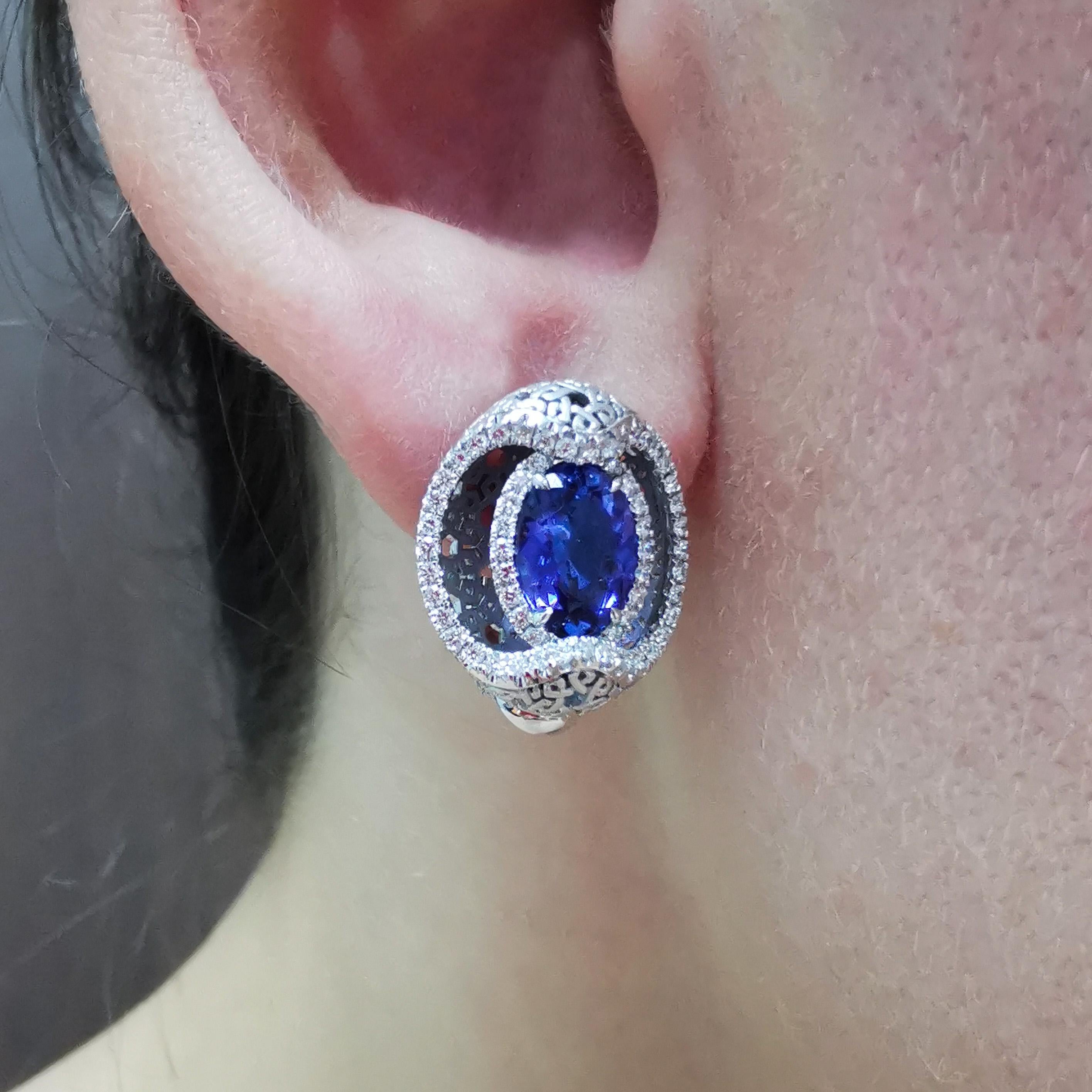 Neue klassische Ohrringe mit Tansanit 2,61 Karat Diamanten aus 18 Karat Weißgold im Angebot 3
