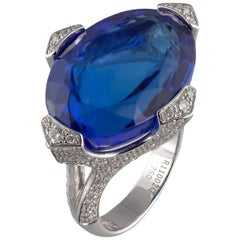 Tanzanite 32.6 Carat and Diamonds 18 Karat Gold Ring