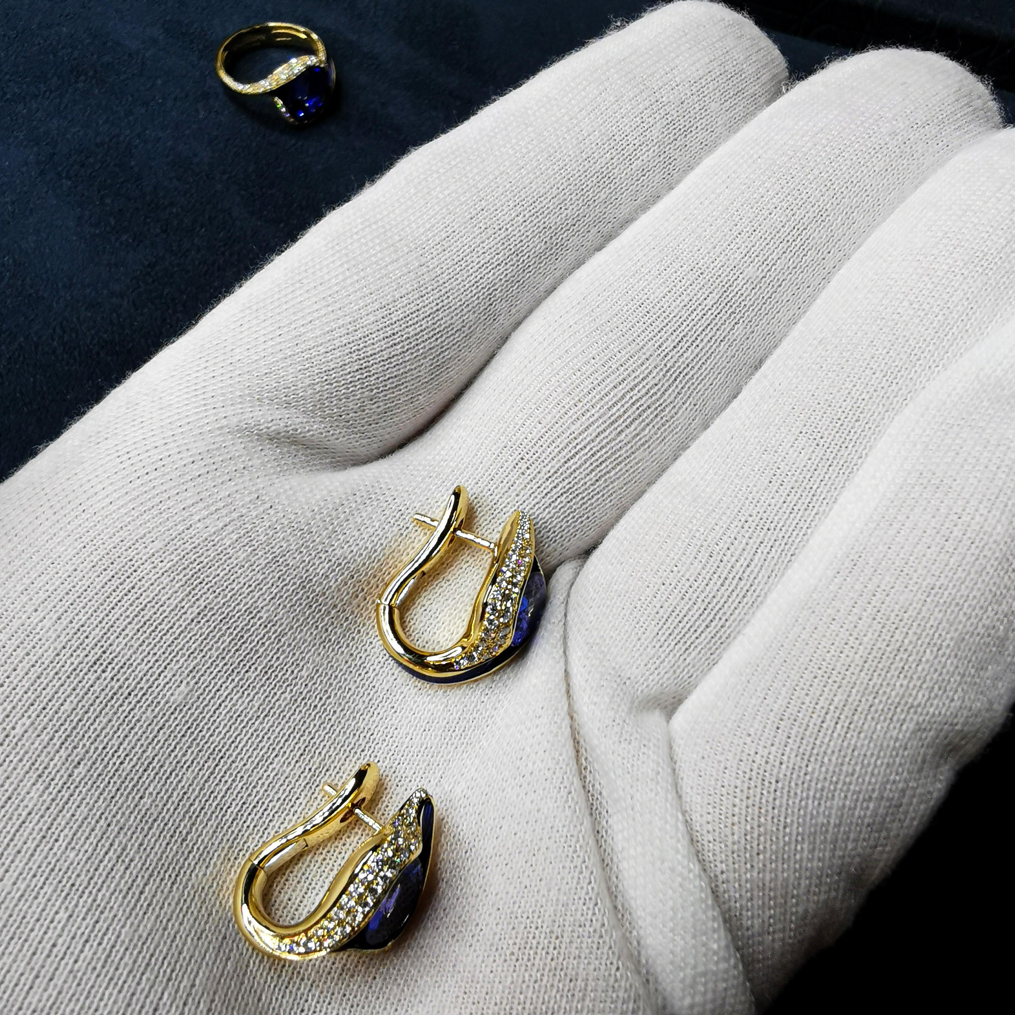 Boucles d'oreilles en or jaune 18 carats avec tanzanite, diamants de 3,89 carats et émail en vente 2