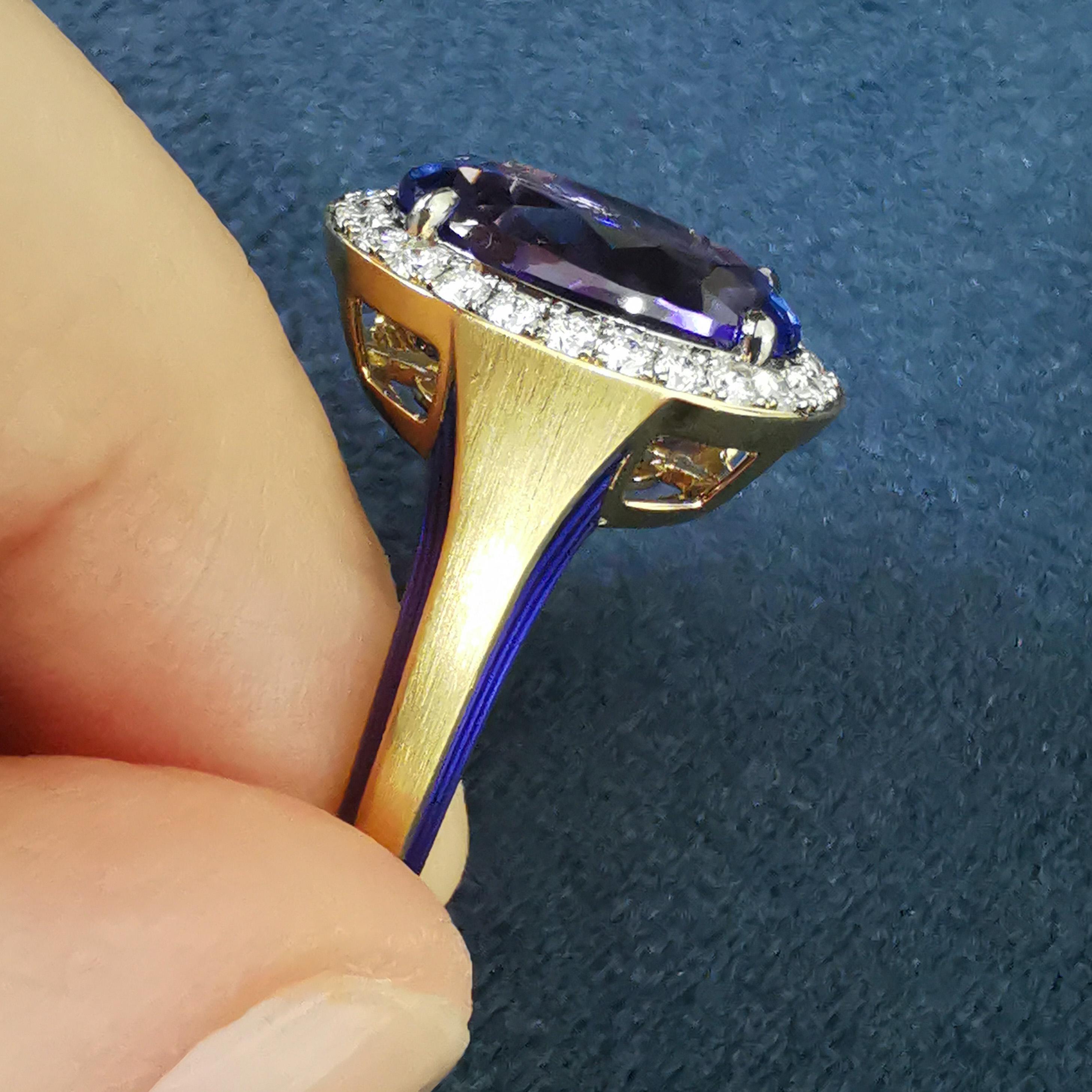 Tanzanite 4.91 Carat Diamonds 18 Karat Yellow White Gold Enamel New Classic Ring For Sale 1