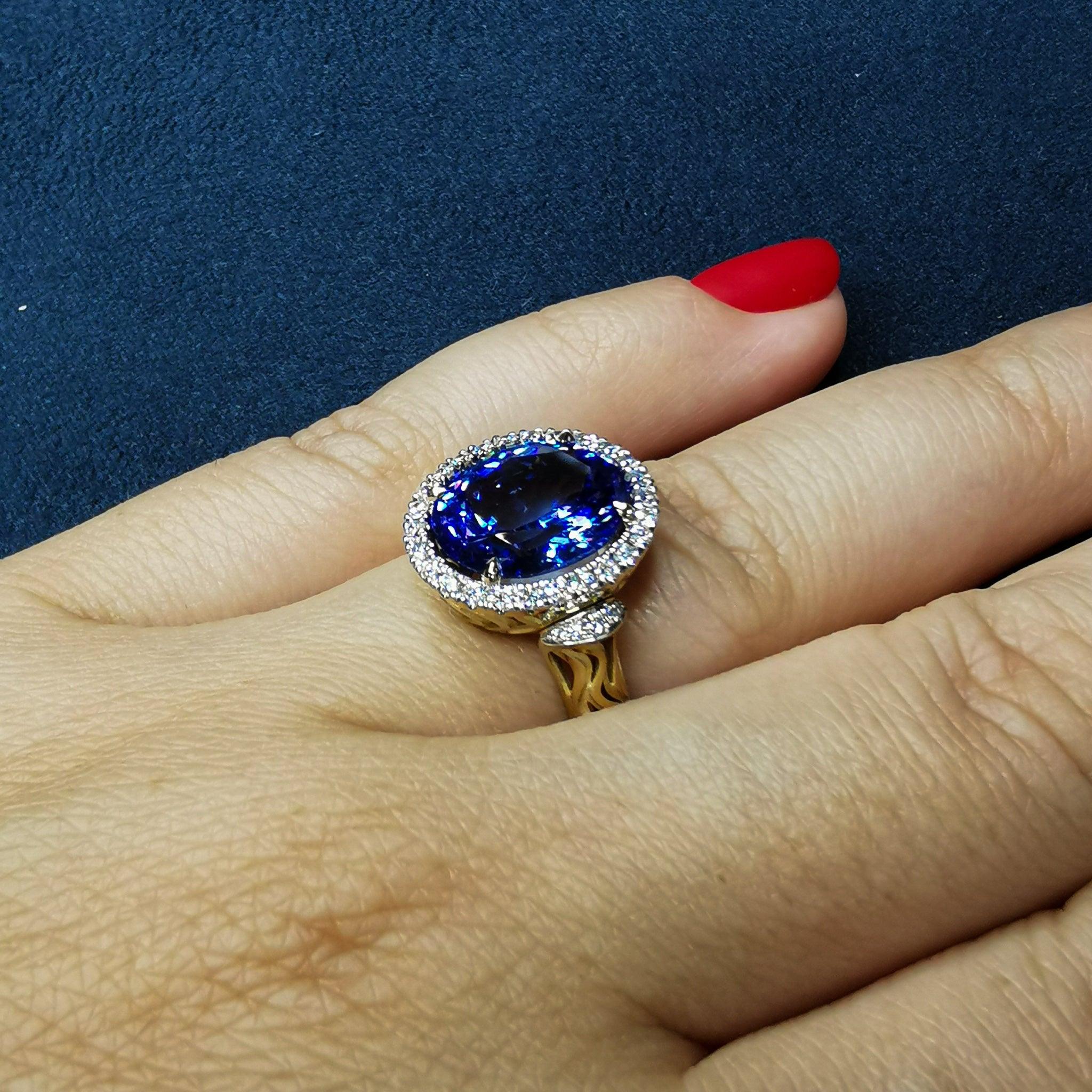 En vente :  Bague en or jaune 18 carats avec tanzanite de 4,95 carats et diamants 10