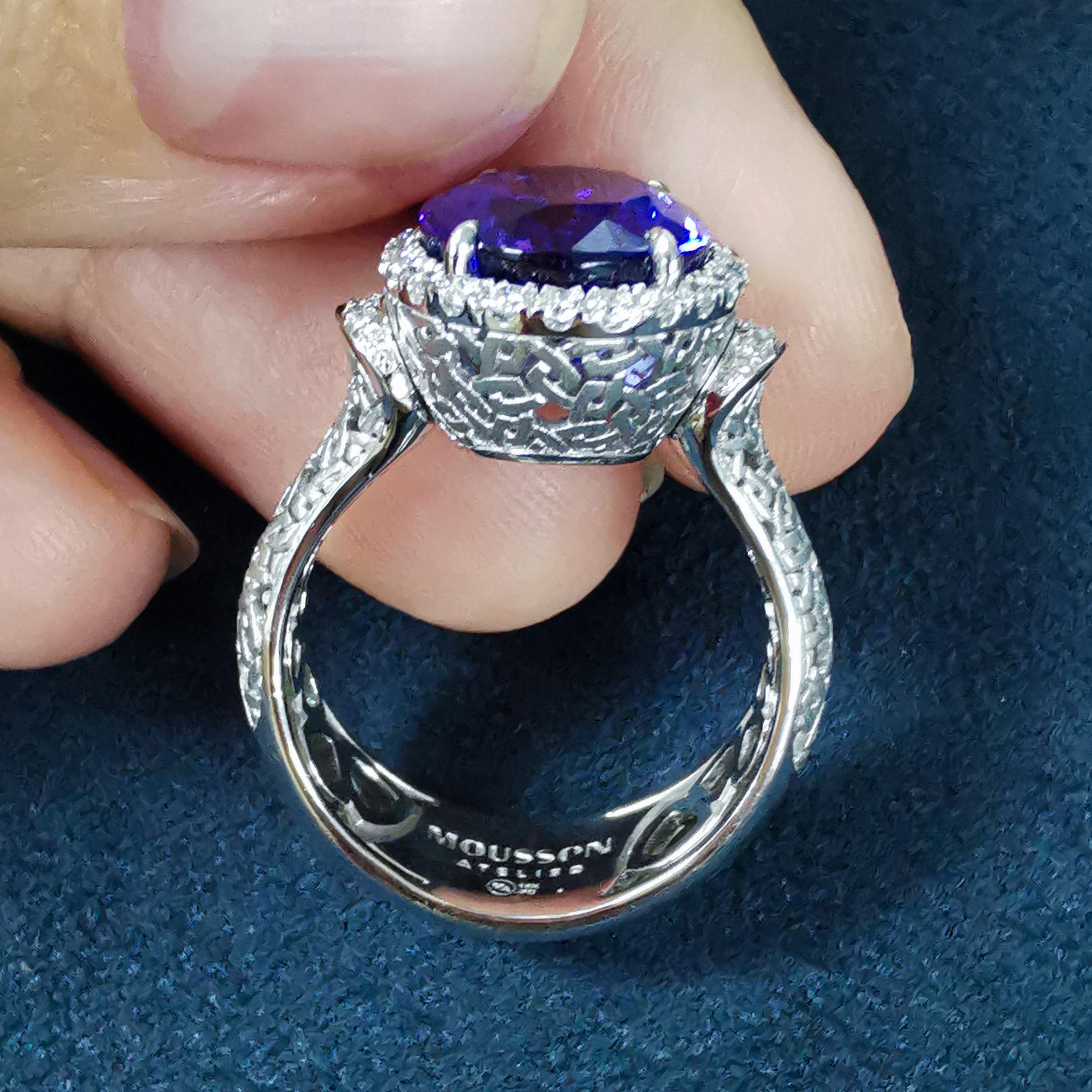 Tanzanite 5.48 Carat Diamonds 18 Karat White Gold New Classic Ring For Sale 5