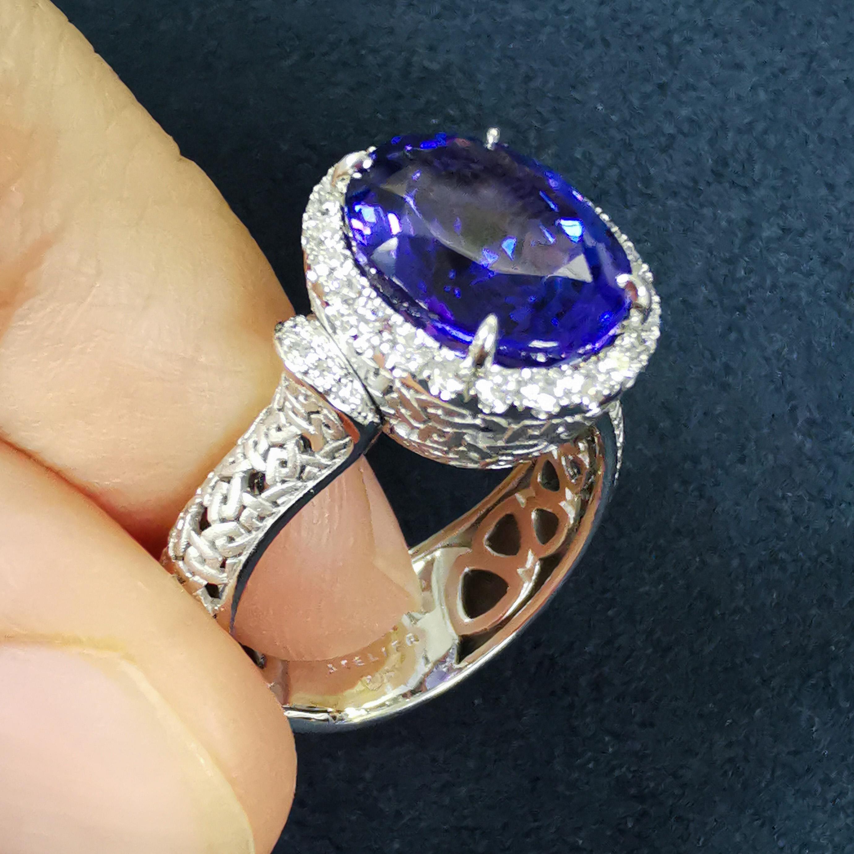 Tanzanite 5.48 Carat Diamonds 18 Karat White Gold New Classic Ring In New Condition In Bangkok, TH