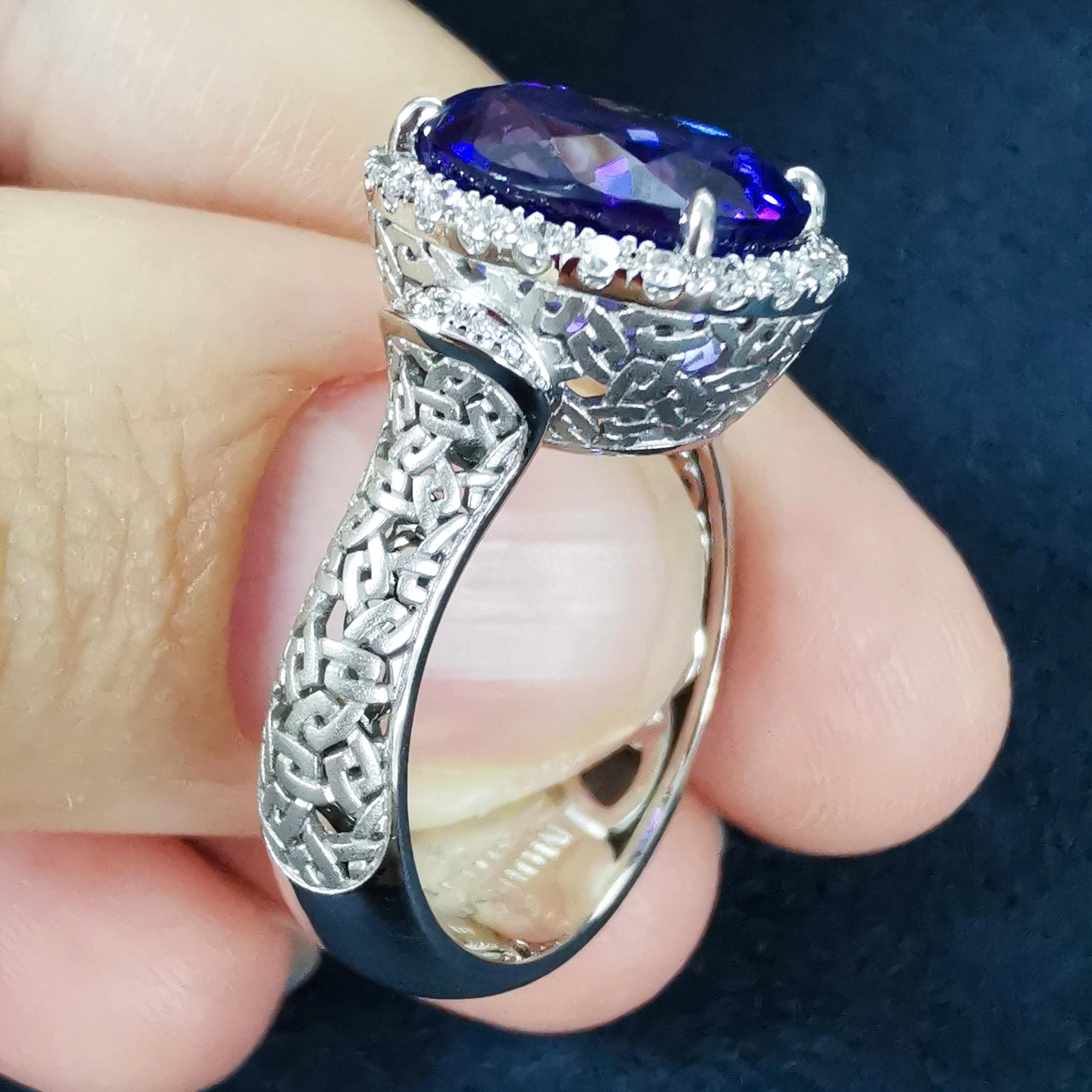 Tanzanite 5.48 Carat Diamonds 18 Karat White Gold New Classic Ring For Sale 3