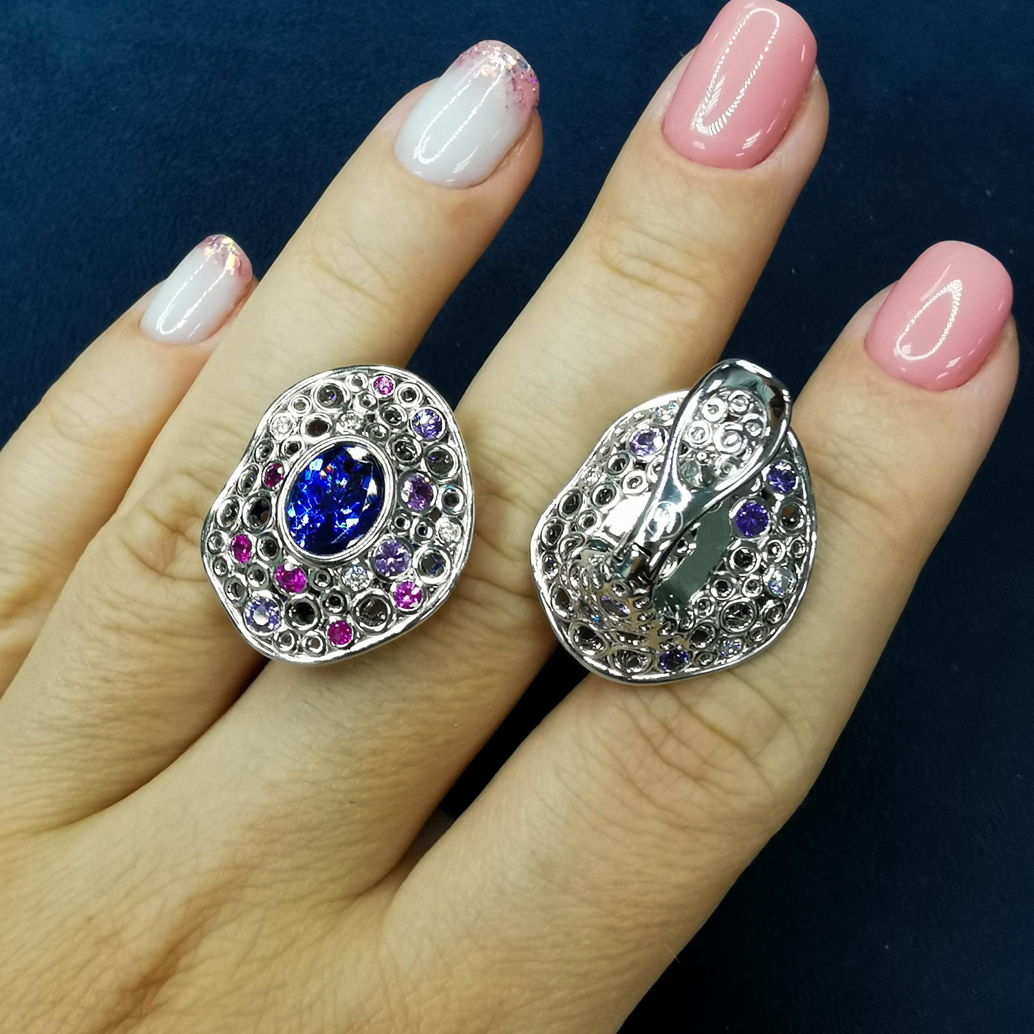 Tanzanite 5.99 Carat Diamonds Sapphires 18 Karat White Gold Bubble Earrings In New Condition For Sale In Bangkok, TH