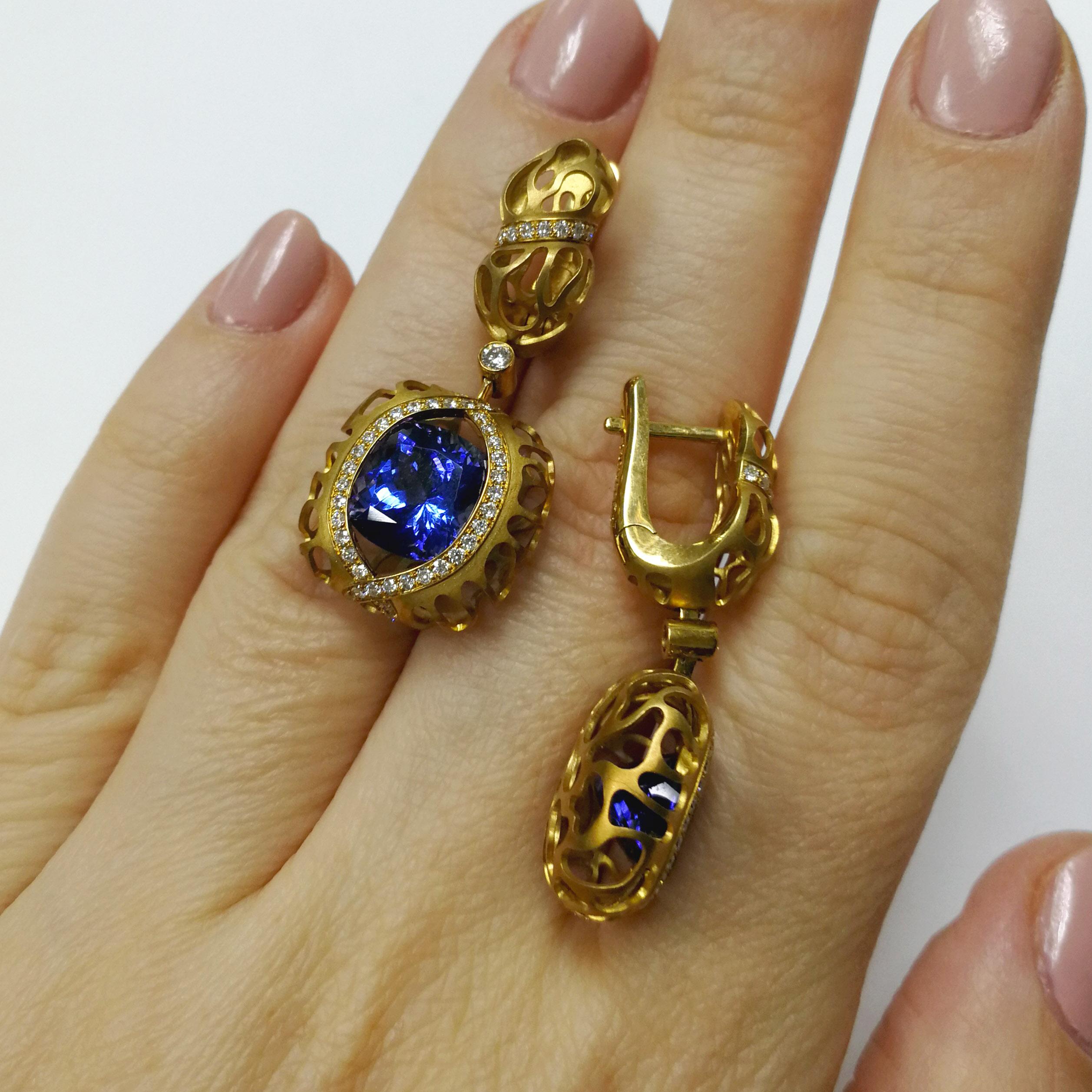 Tanzanite 7.10 Carat Diamonds 18 Karat Yellow Gold Coral Reef Earrings In New Condition For Sale In Bangkok, TH