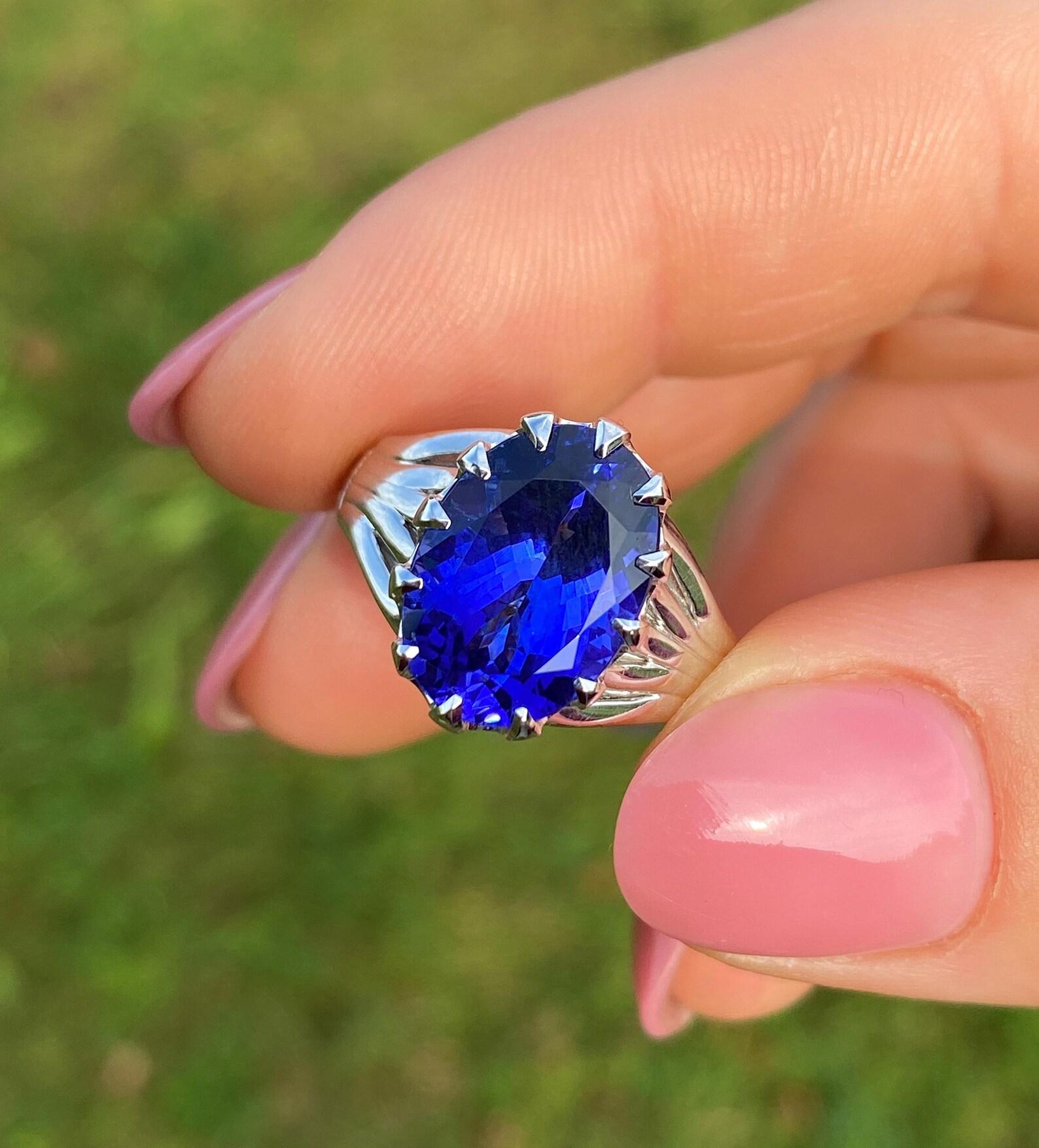 Anello con tanzanite 7,37 carati e diamanti, oro massiccio 18 carati, bianco e giallo