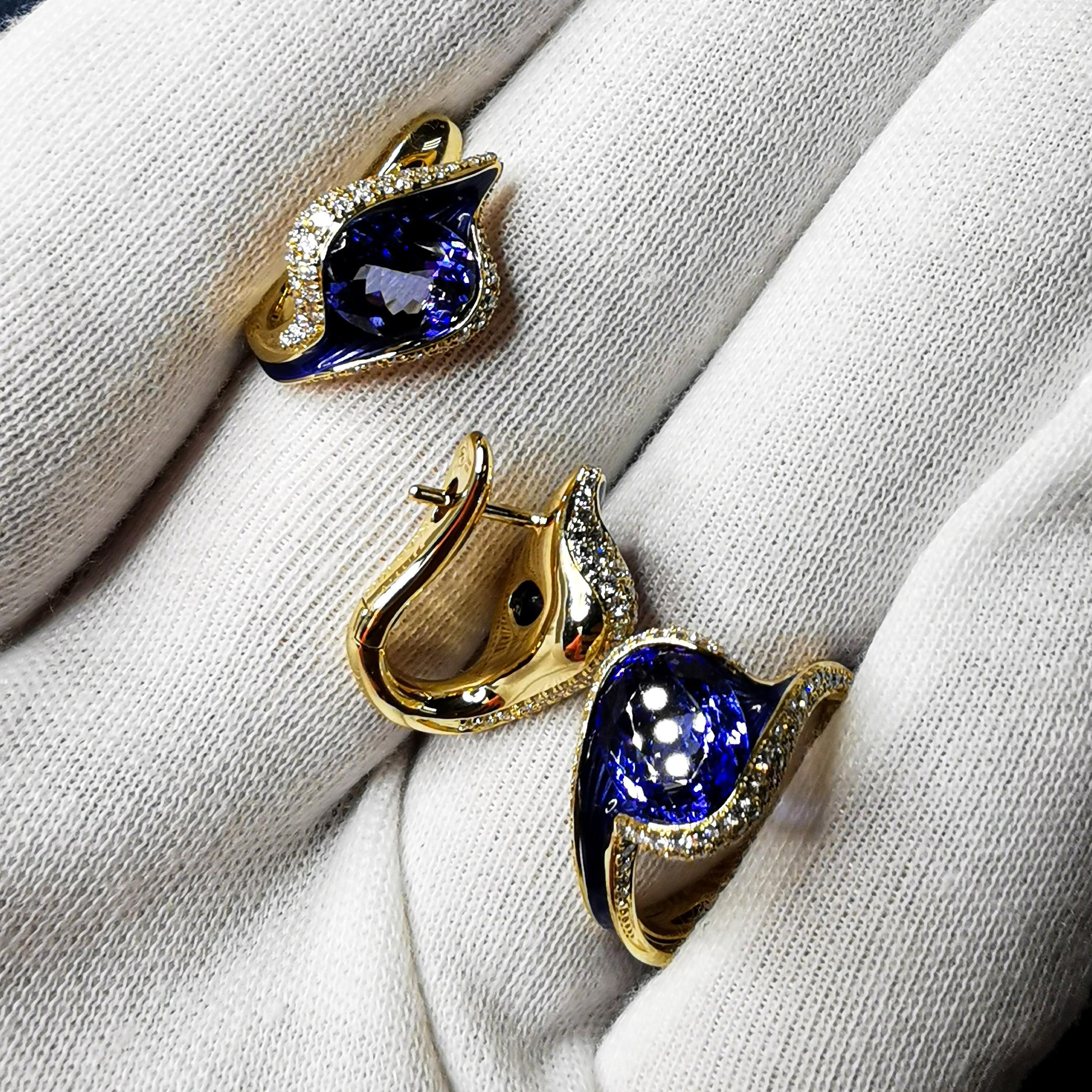 Tanzanite 7.28 Carat Diamonds Enamel 18 Karat Yellow Gold Suite
Our new collection 