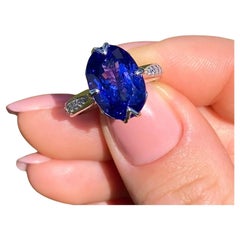 Tanzanite 7Ct and Diamonds gemstone Ring, Solid 18 Karat White Gold, 7US